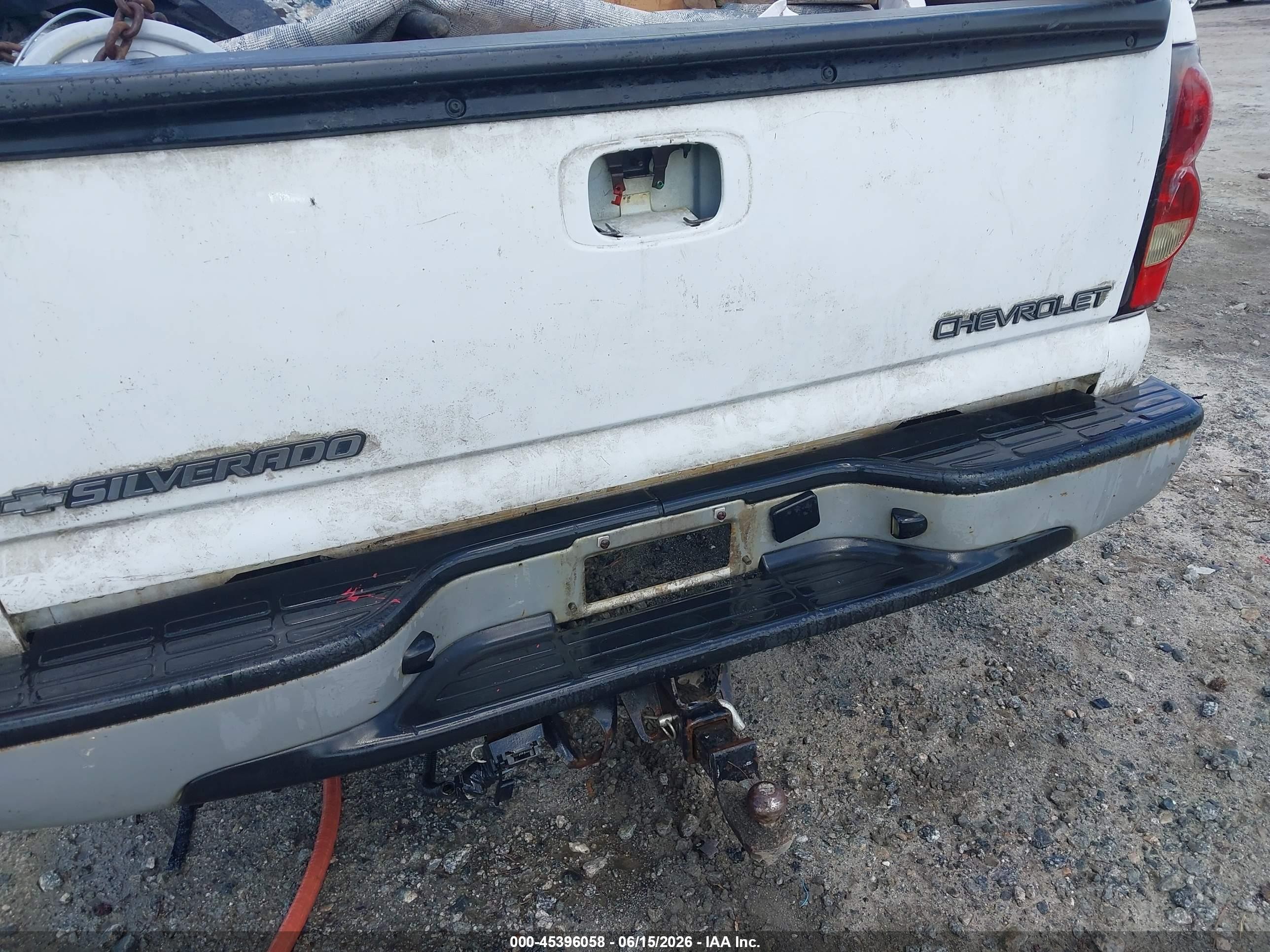 2006 Chevrolet Silverado 1500 Work Truck White vin: 3GCEC14V56G220327