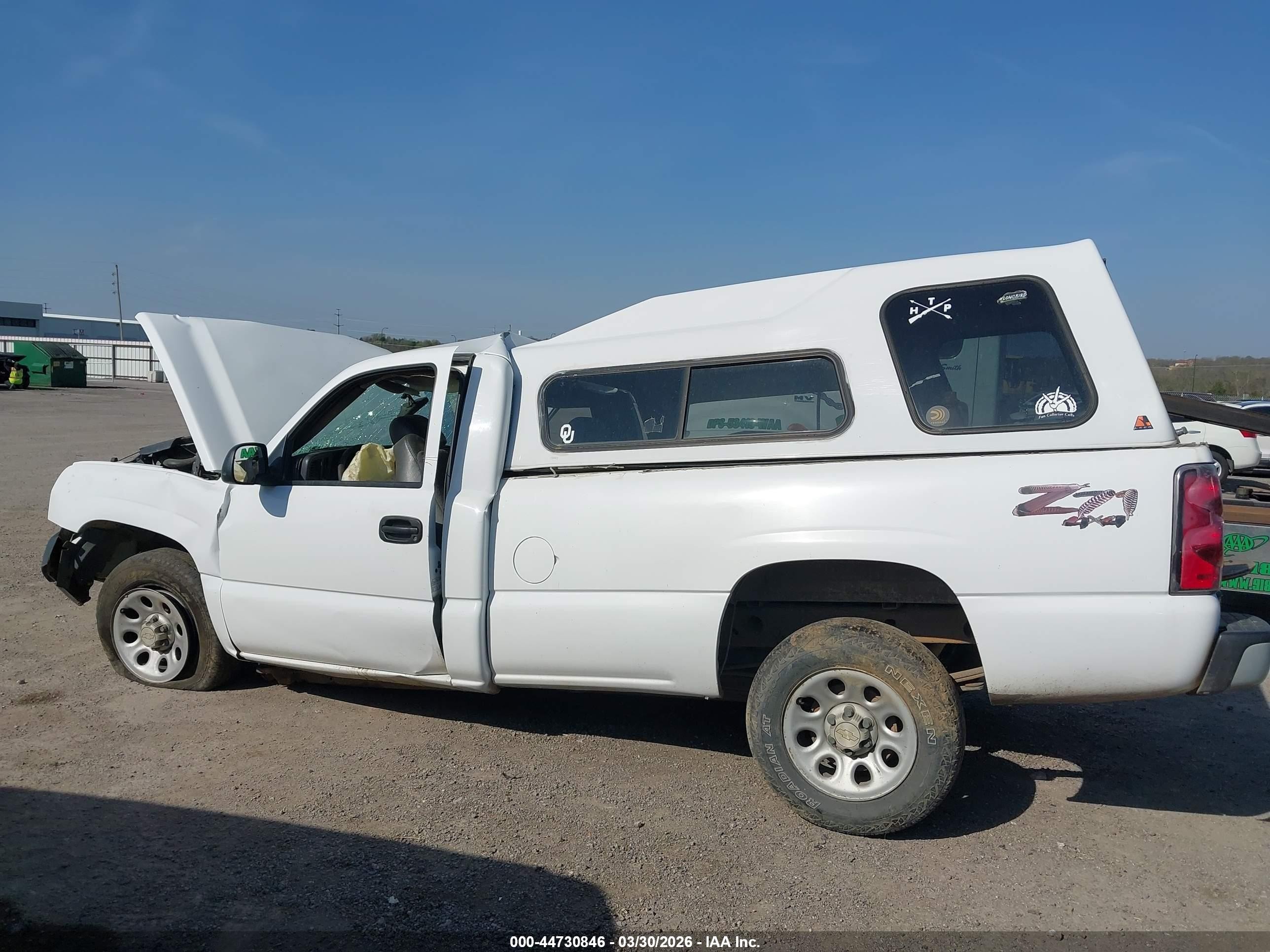 2006 Chevrolet Silverado 1500 Work Truck White vin: 3GCEC14V76G142522
