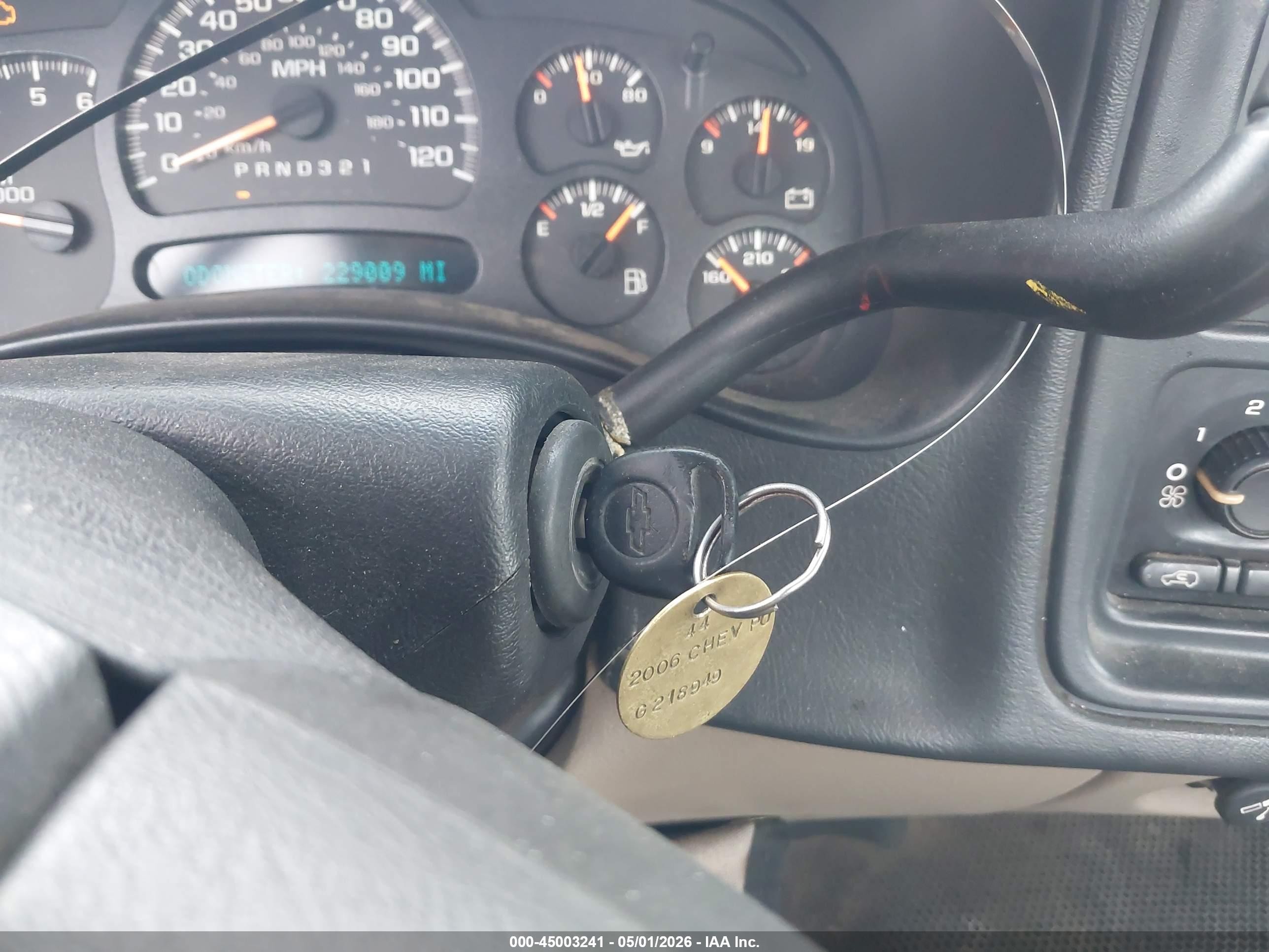 2006 Chevrolet Silverado 1500 Work Truck White vin: 3GCEC14V76G218949