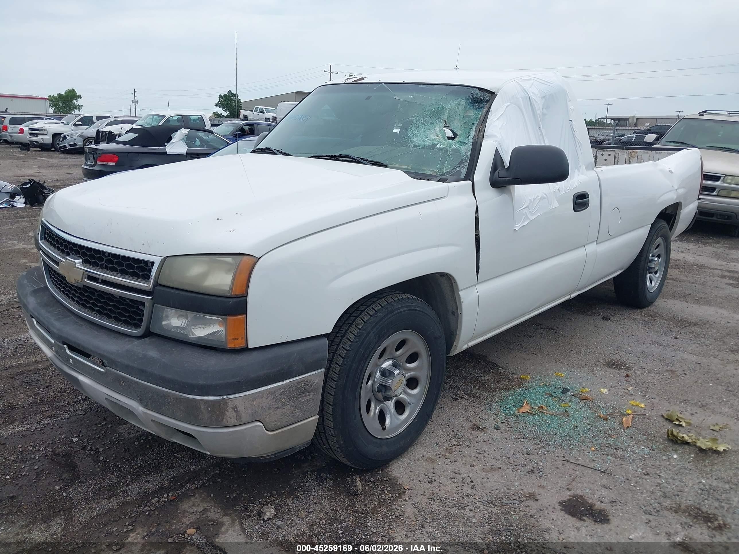 2006 Chevrolet Silverado 1500 Work Truck White vin: 3GCEC14V86G226896