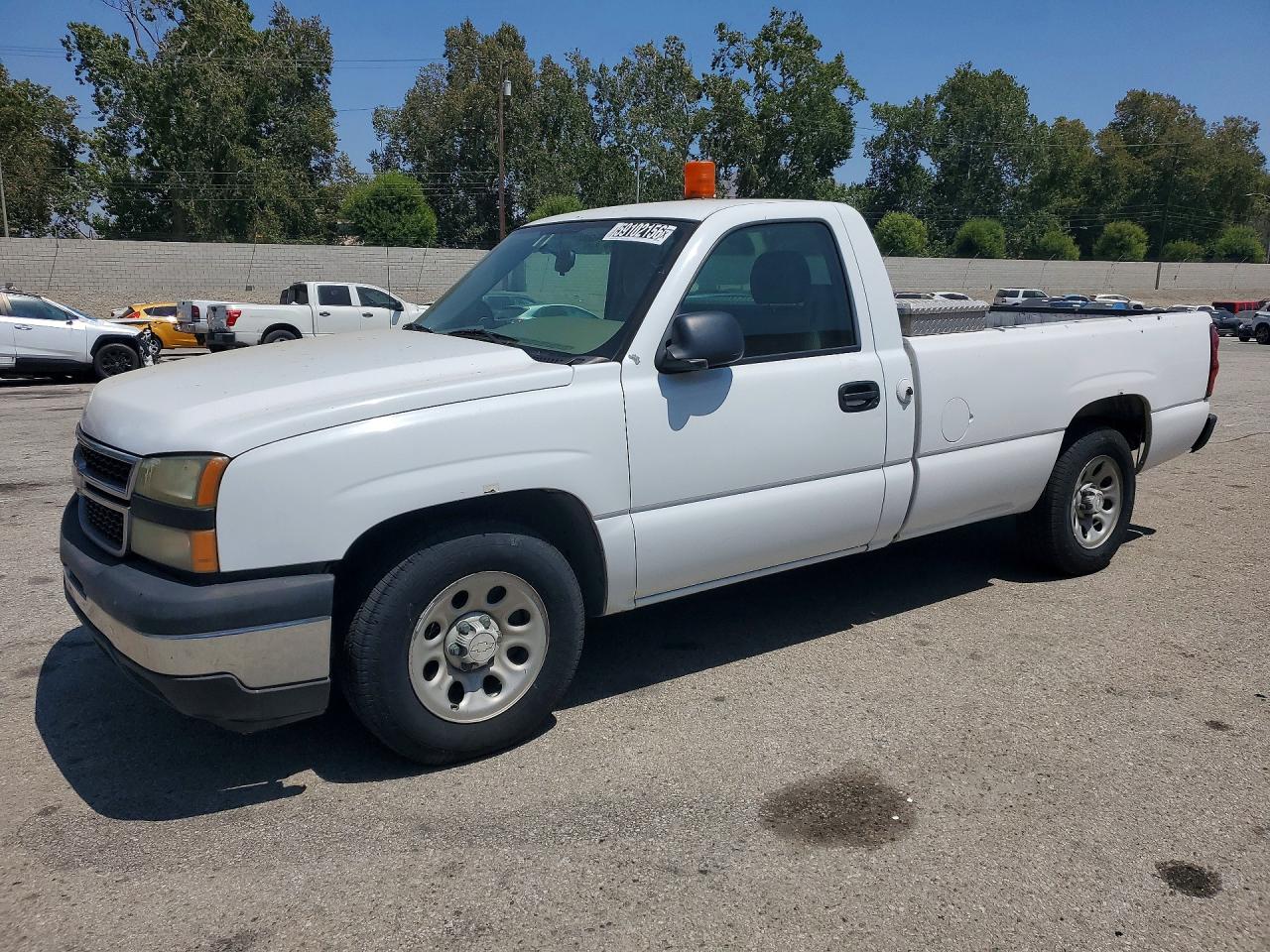 2007 Chevrolet Silverado C1500 Classic White vin: 3GCEC14V87G175207