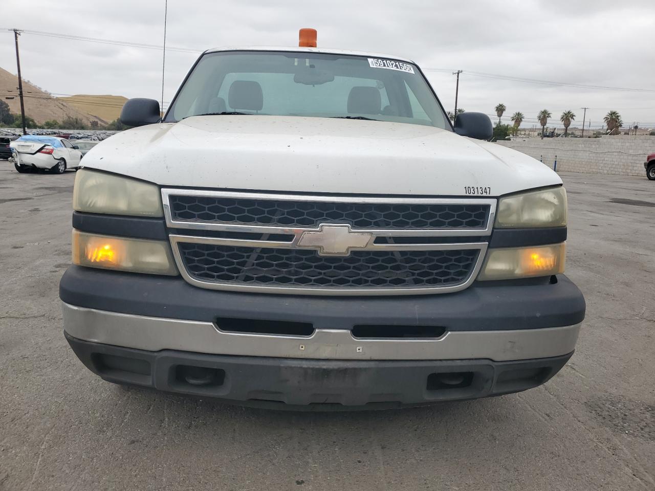2007 Chevrolet Silverado C1500 Classic White vin: 3GCEC14V87G175207 Damage: Left Head Lamp, Faded, Repair Required