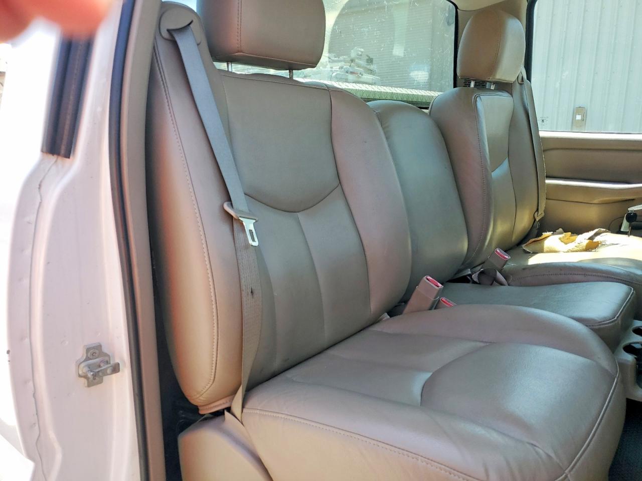 2007 Chevrolet Silverado C1500 Classic White vin: 3GCEC14V87G175207