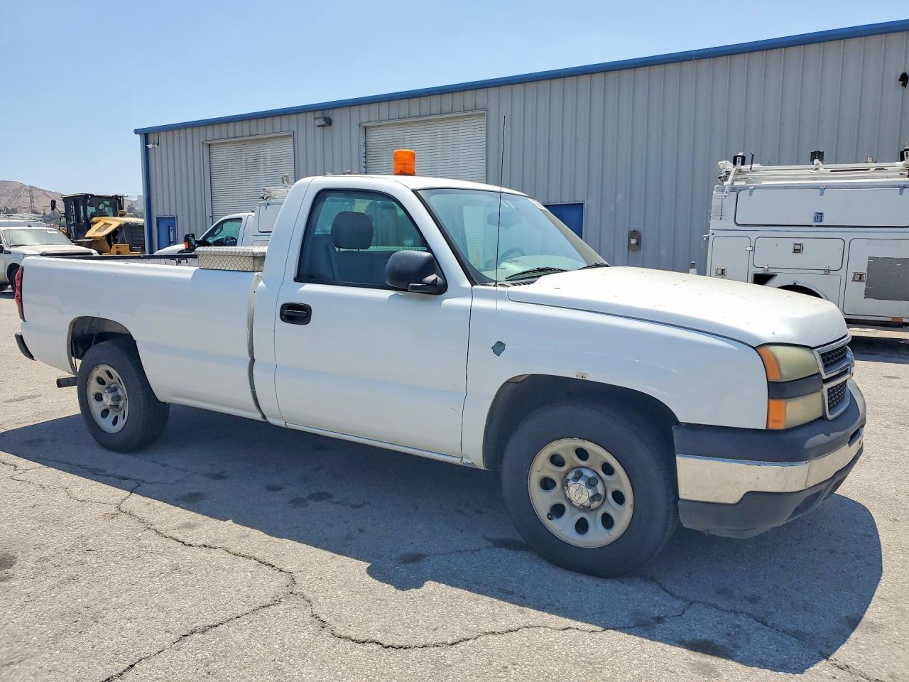 2007 Chevrolet Silverado C1500 Classic White vin: 3GCEC14V87G175207