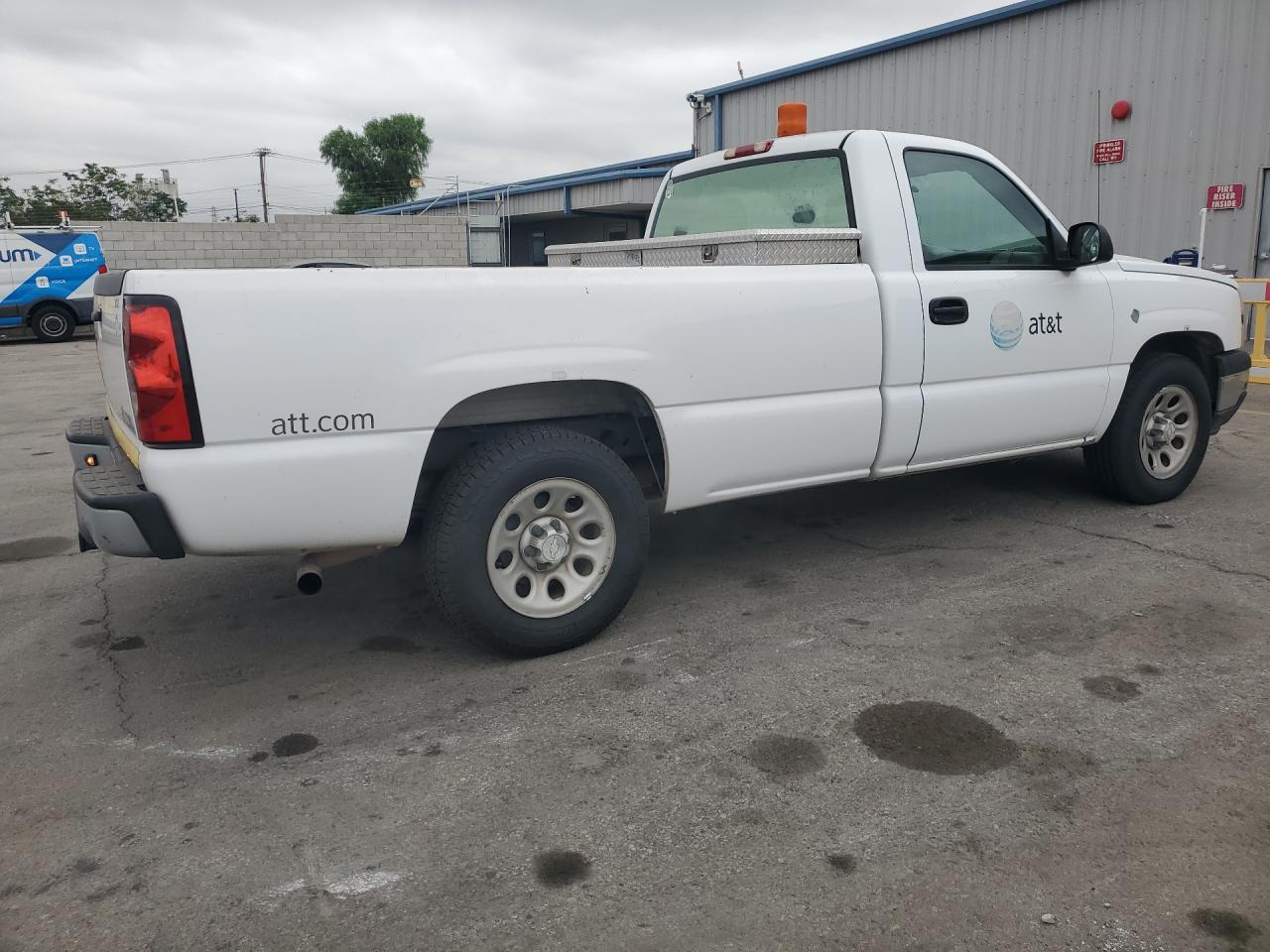 2007 Chevrolet Silverado C1500 Classic White vin: 3GCEC14V87G175207 Damage: Right Bed Side, Chipped, 4