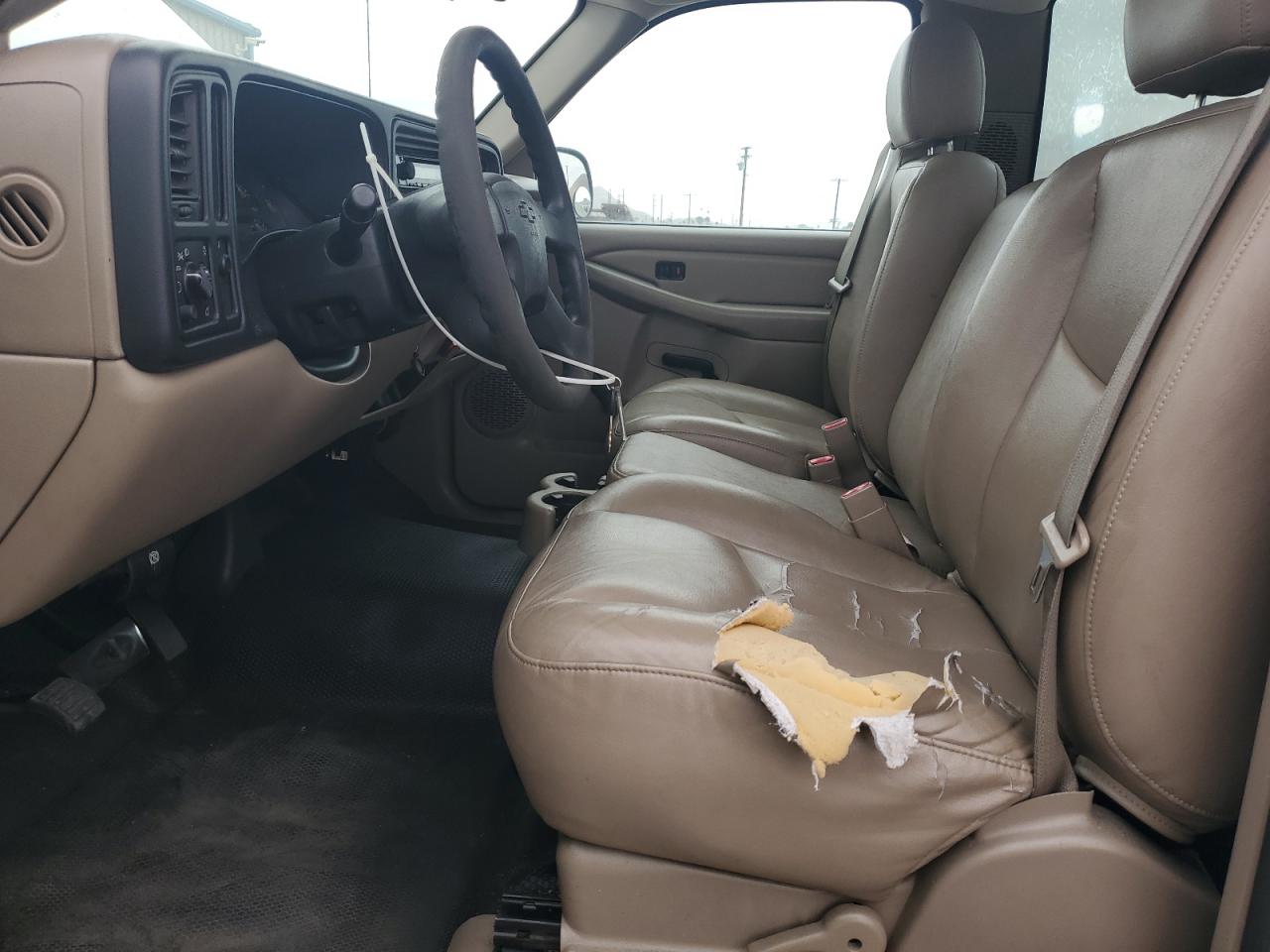 2007 Chevrolet Silverado C1500 Classic White vin: 3GCEC14V87G175207 Damage: Left Front Seat, Worn, Replacement Required
