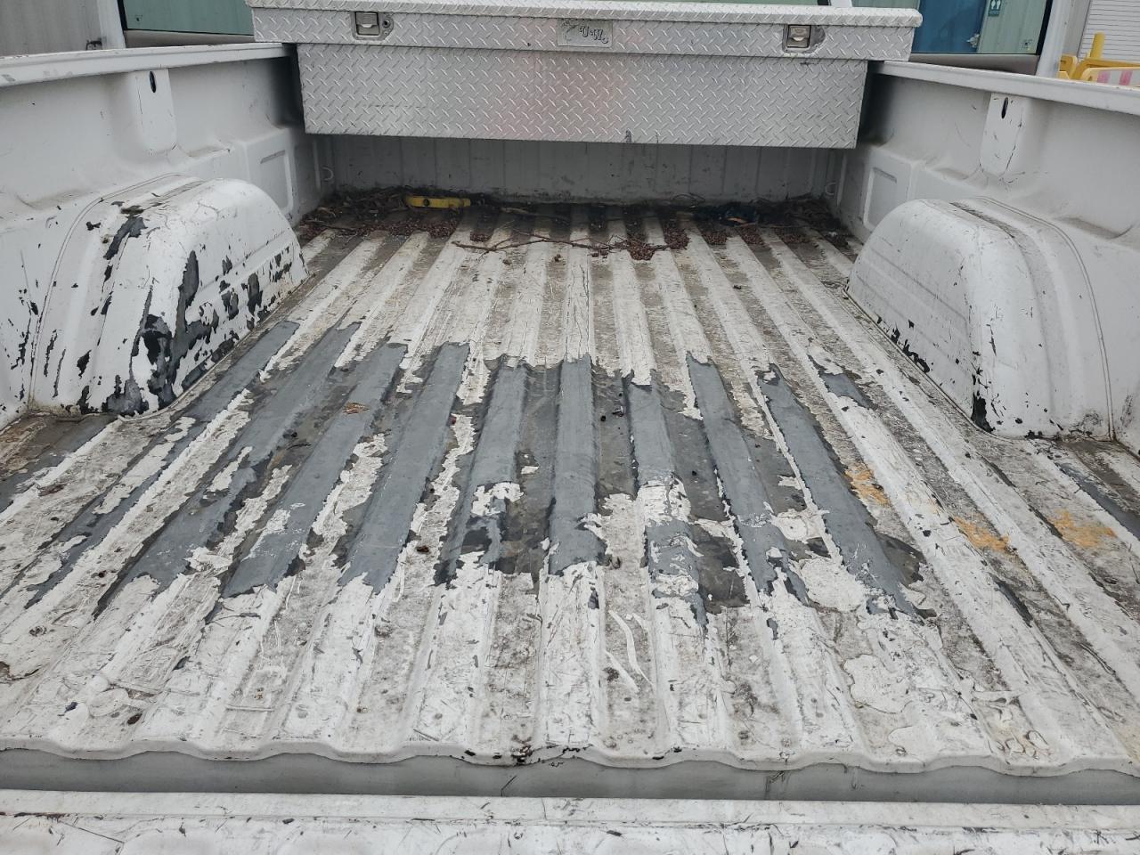 2007 Chevrolet Silverado C1500 Classic White vin: 3GCEC14V87G175207 Damage: Inside Bed, Multiple Scratches Heavy, 10 Or More
