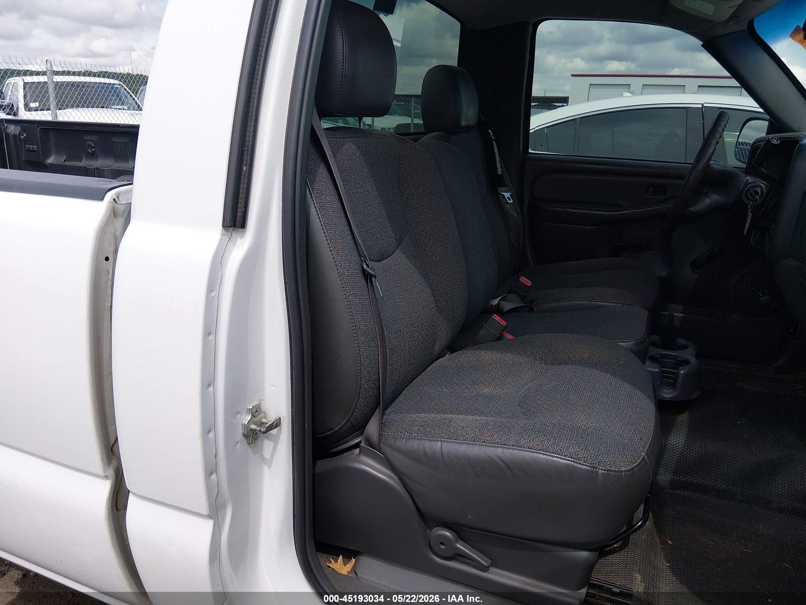 2007 Chevrolet Silverado 1500 Classic Work Truck White vin: 3GCEC14X07G214289