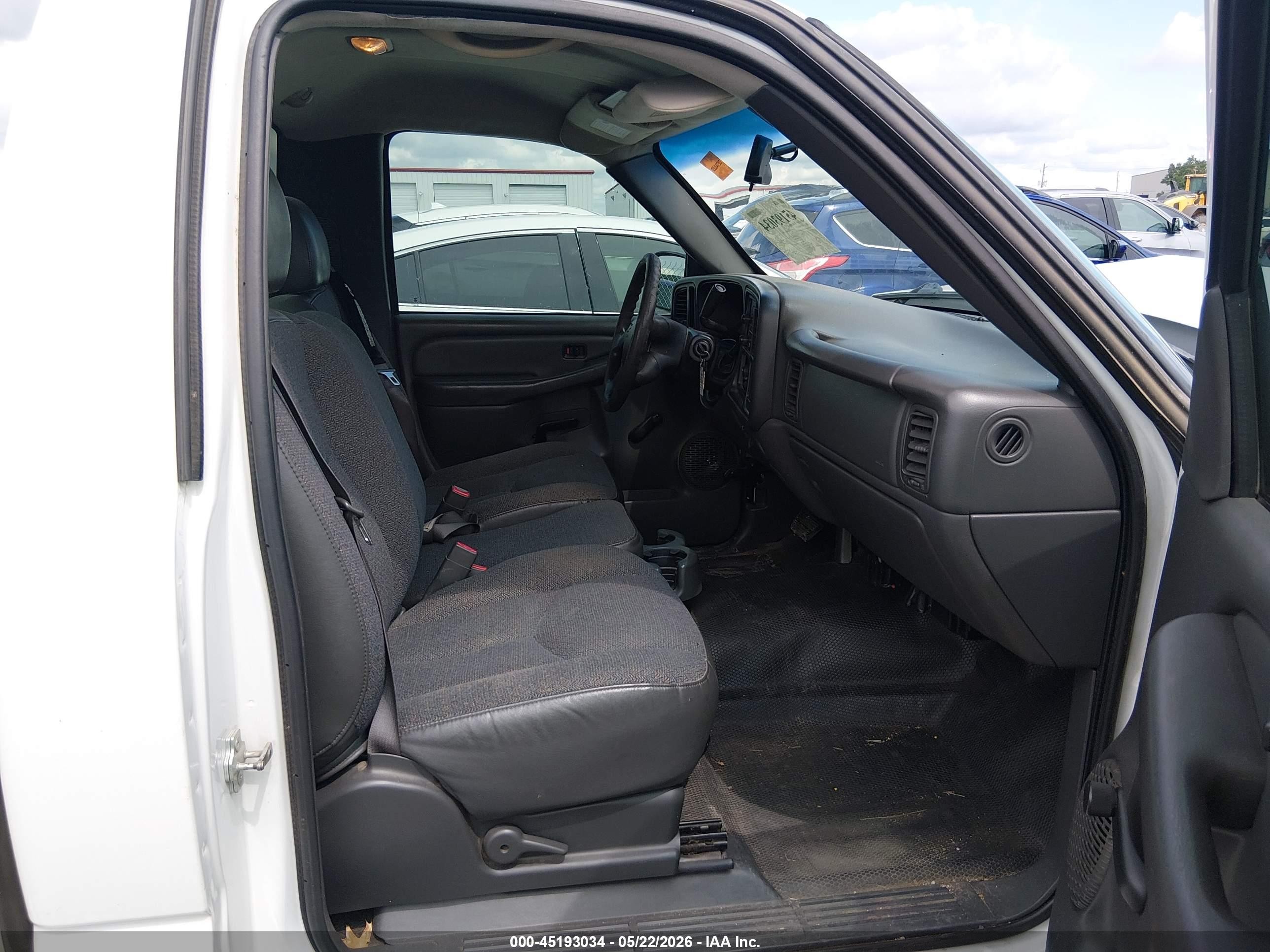 2007 Chevrolet Silverado 1500 Classic Work Truck White vin: 3GCEC14X07G214289