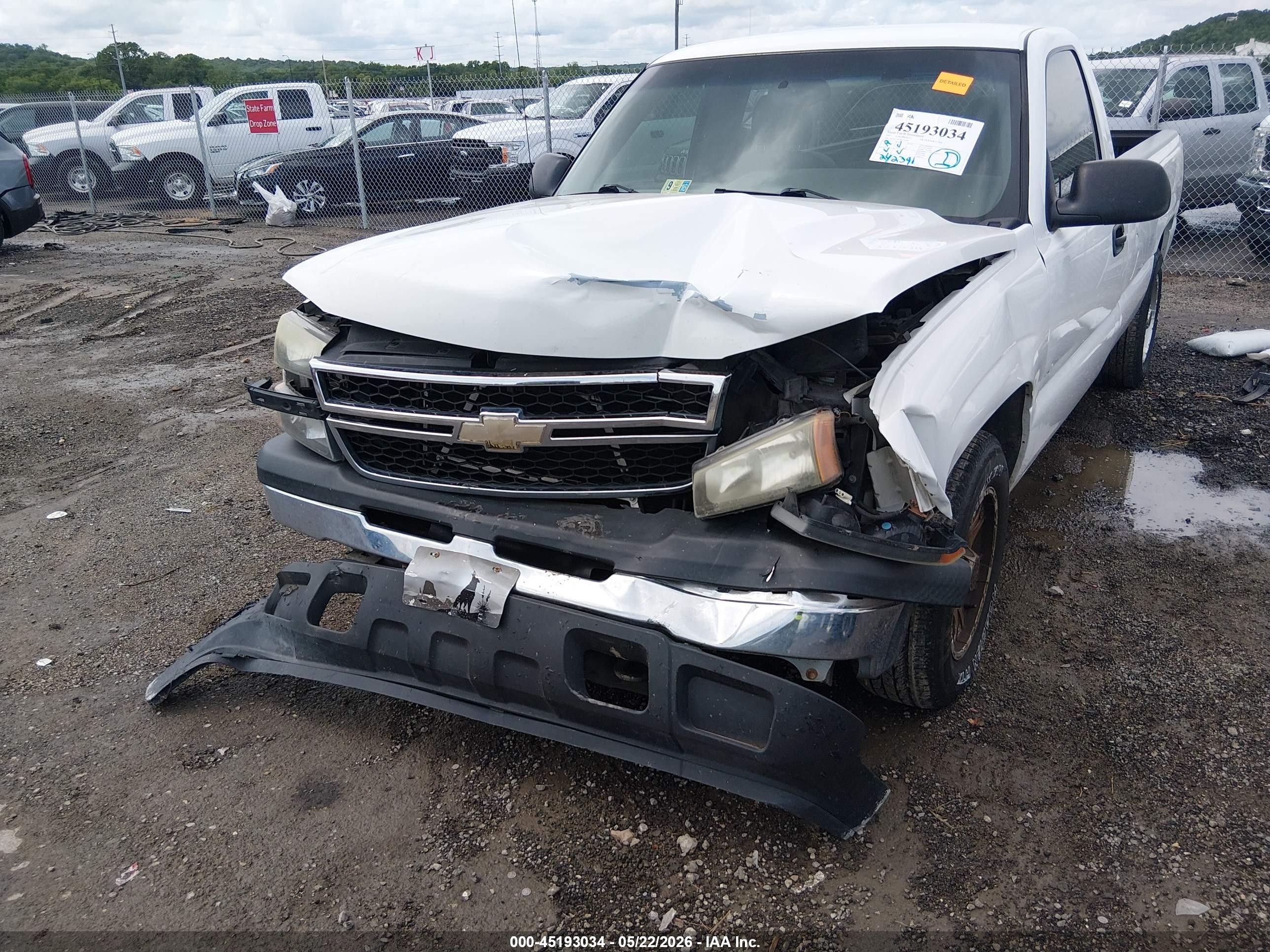 2007 Chevrolet Silverado 1500 Classic Work Truck White vin: 3GCEC14X07G214289