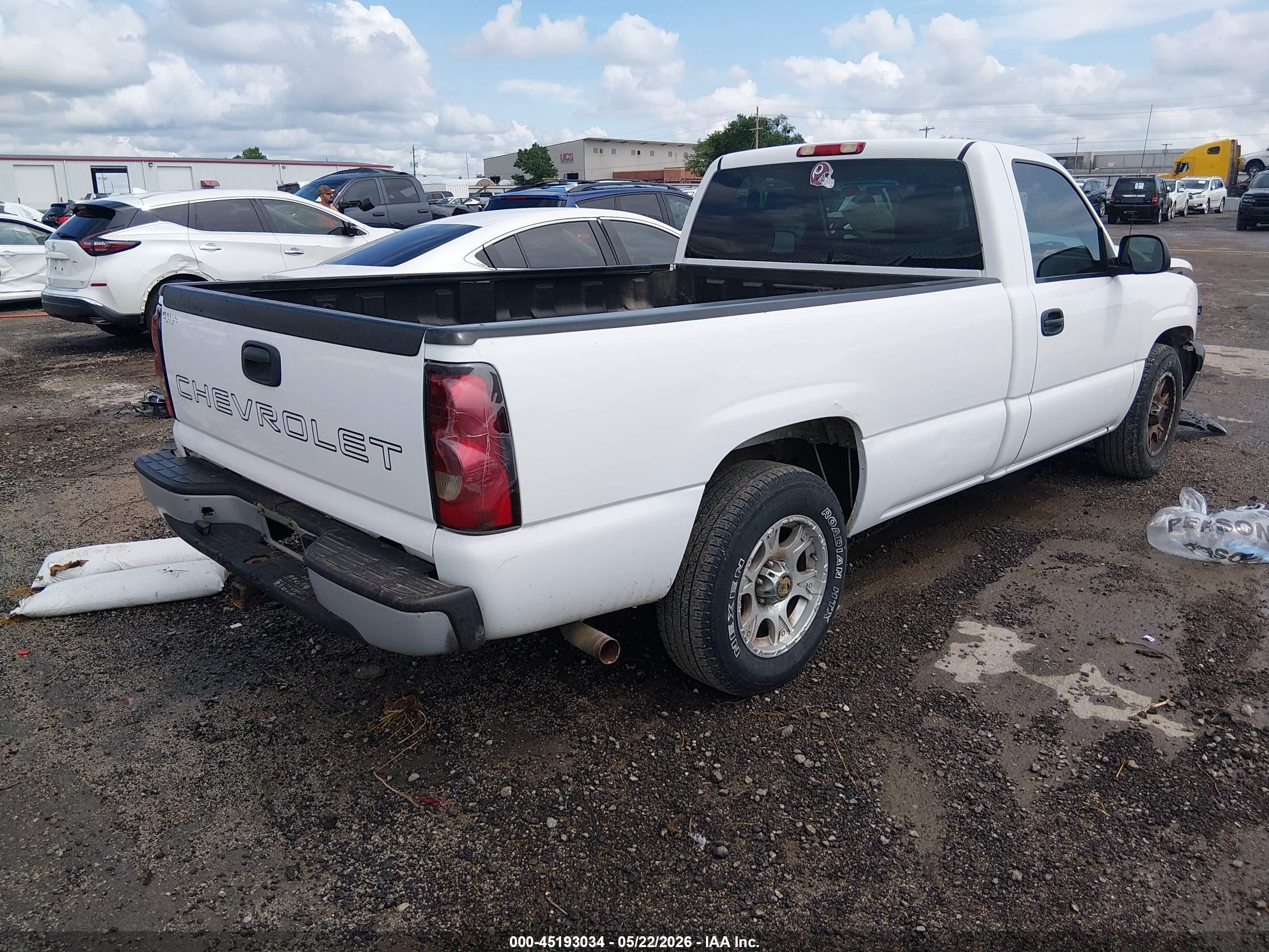 2007 Chevrolet Silverado 1500 Classic Work Truck White vin: 3GCEC14X07G214289