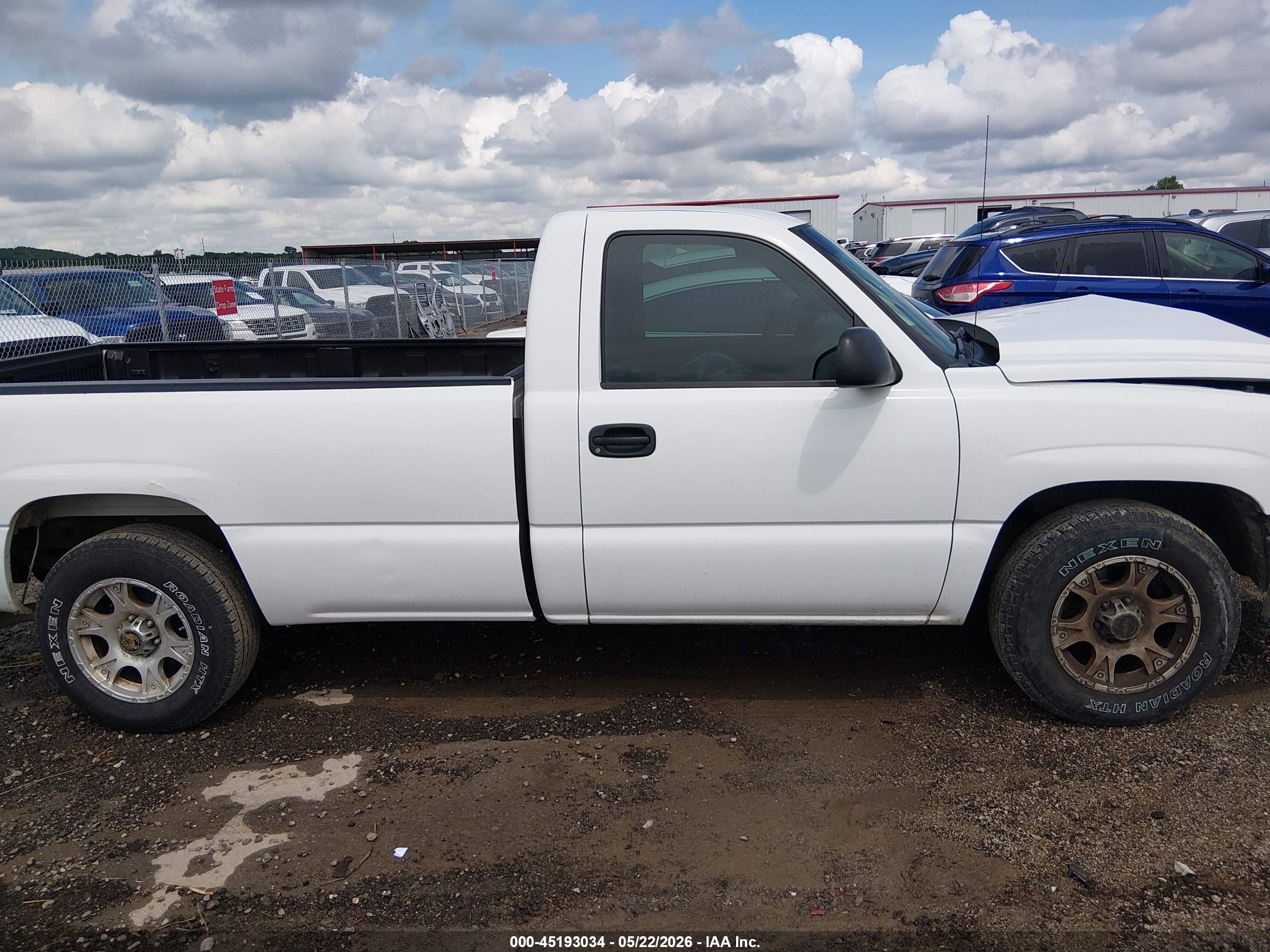 2007 Chevrolet Silverado 1500 Classic Work Truck White vin: 3GCEC14X07G214289