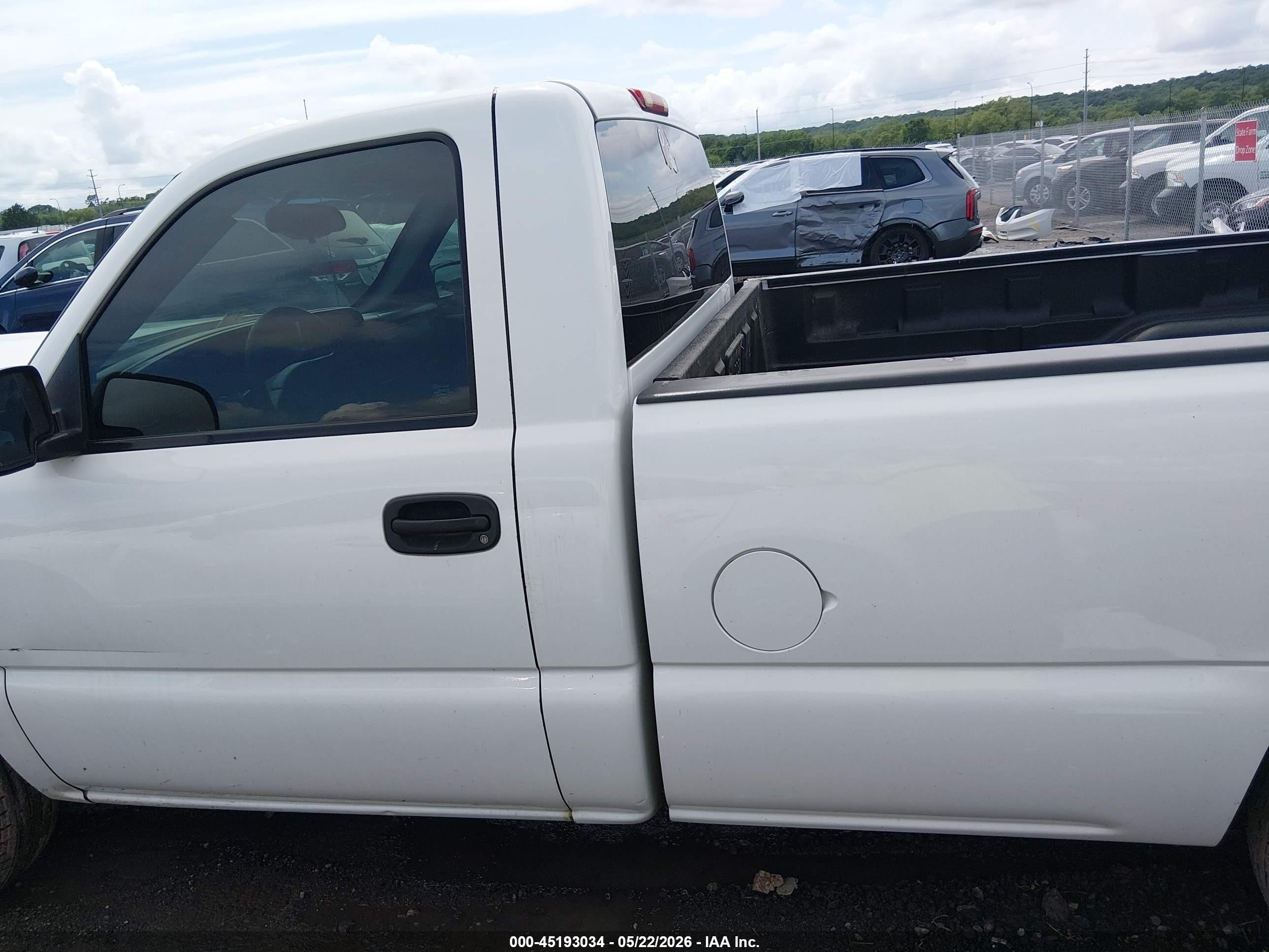 2007 Chevrolet Silverado 1500 Classic Work Truck White vin: 3GCEC14X07G214289