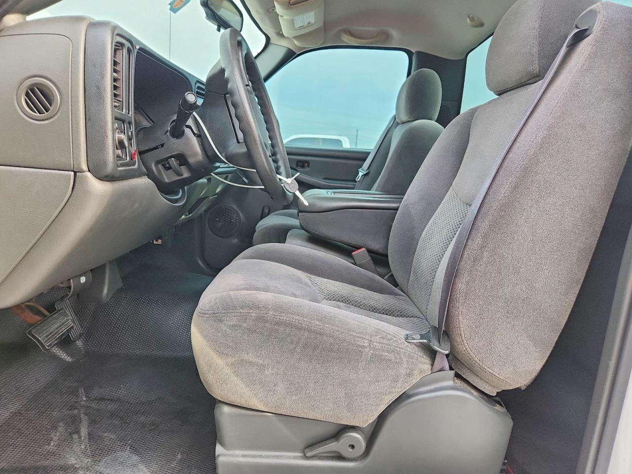 2007 Chevrolet Silverado C1500 Classic White vin: 3GCEC14X27G151373