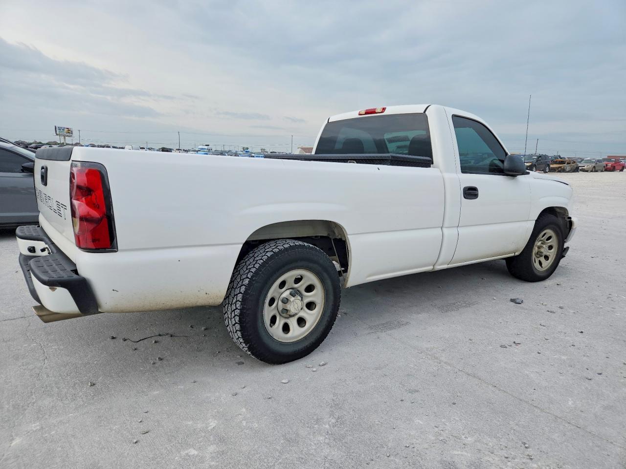2007 Chevrolet Silverado C1500 Classic White vin: 3GCEC14X27G151373