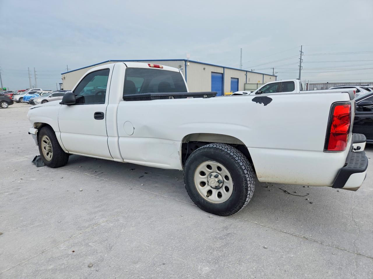 2007 Chevrolet Silverado C1500 Classic White vin: 3GCEC14X27G151373