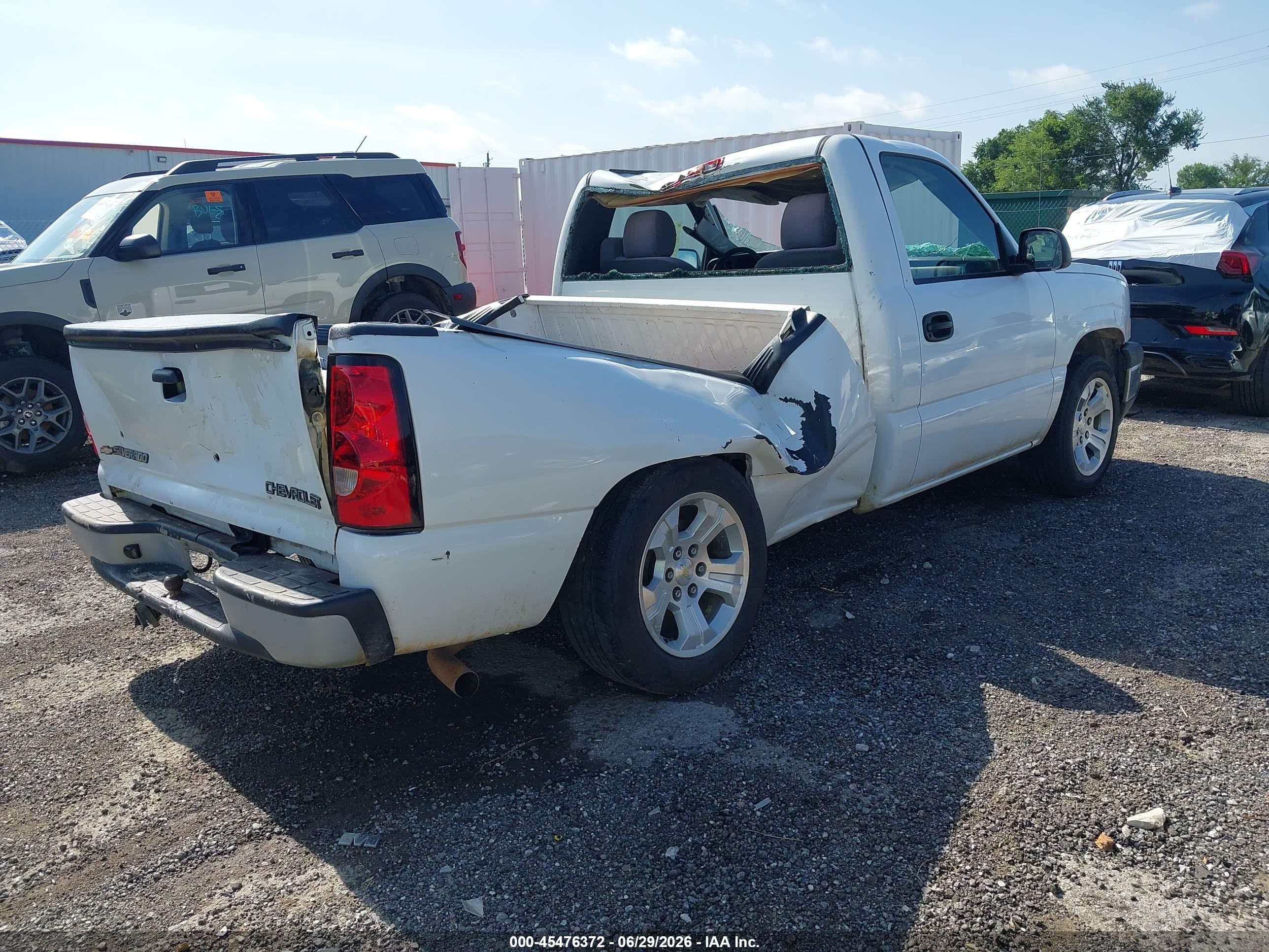 2007 Chevrolet Silverado 1500 Classic Work Truck White vin: 3GCEC14X37G185127