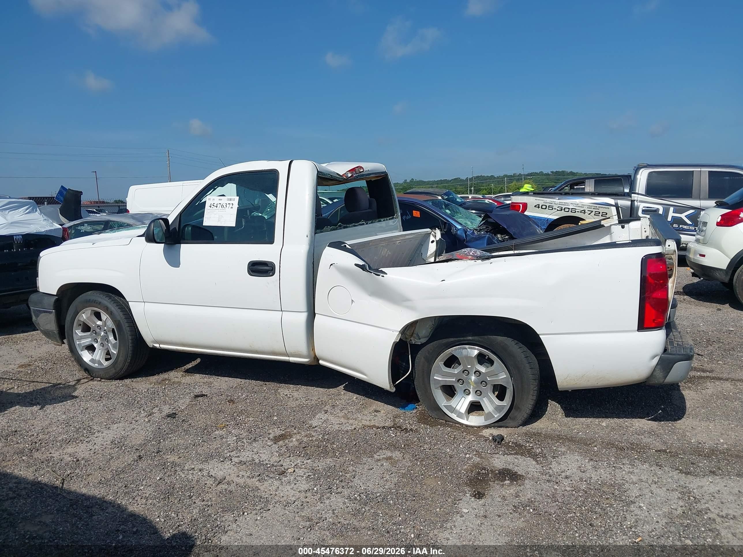 2007 Chevrolet Silverado 1500 Classic Work Truck White vin: 3GCEC14X37G185127