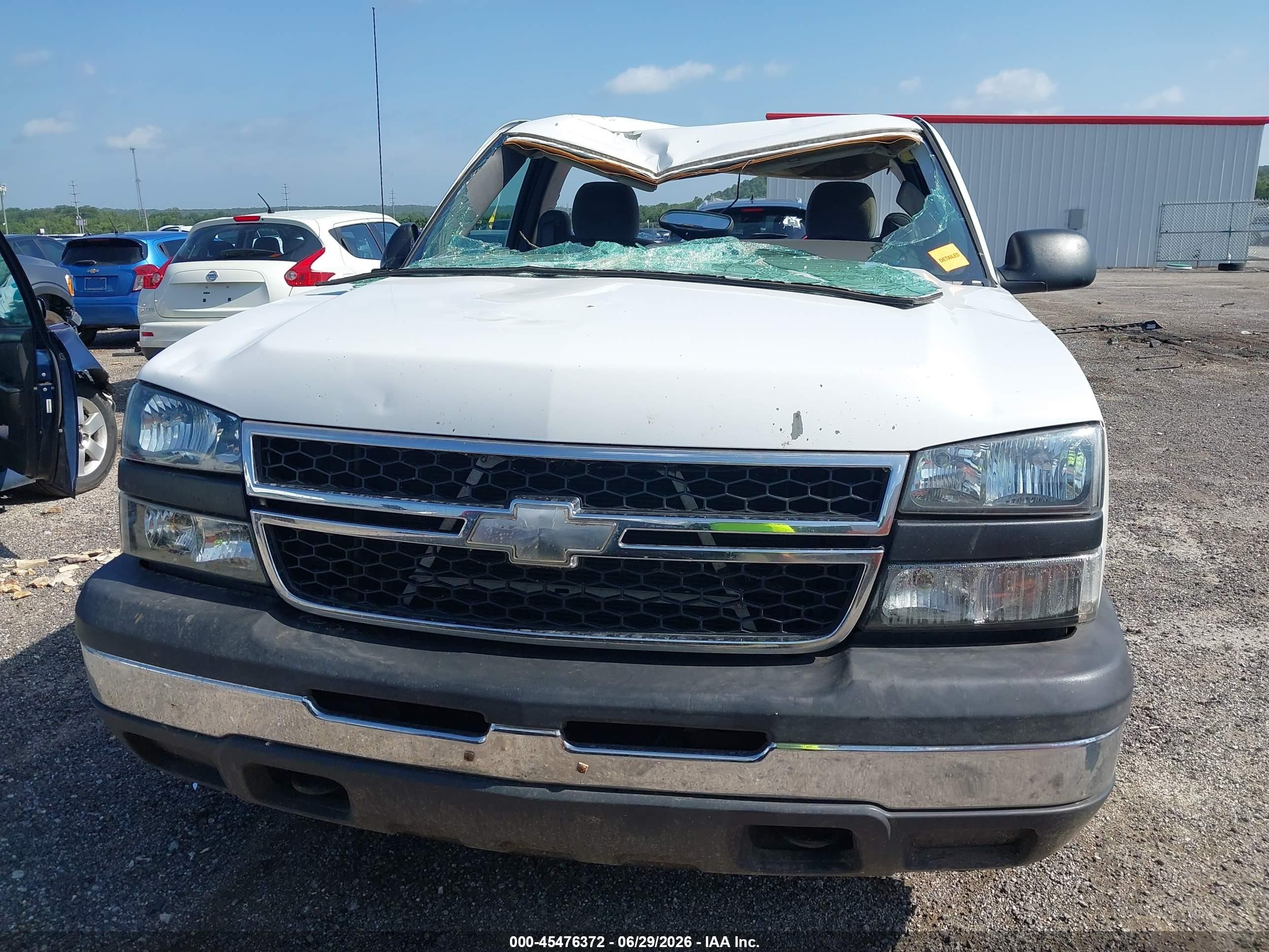 2007 Chevrolet Silverado 1500 Classic Work Truck White vin: 3GCEC14X37G185127