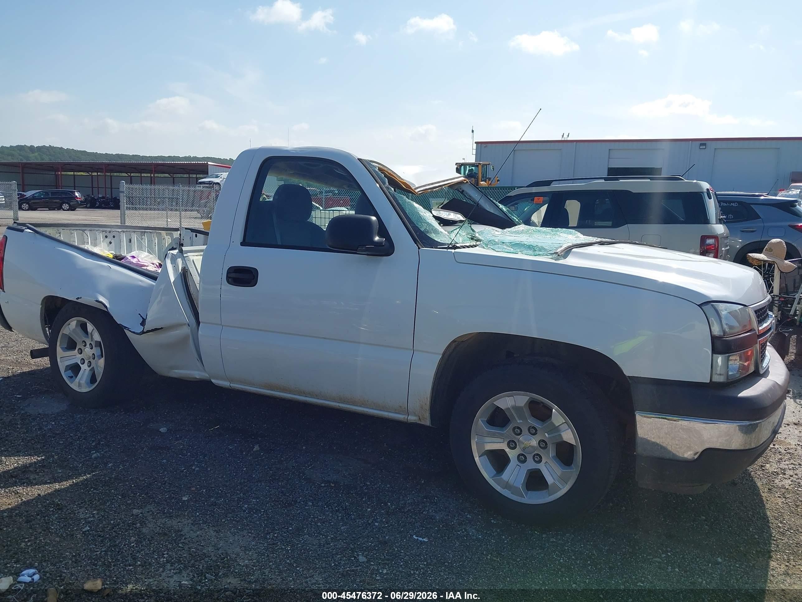 2007 Chevrolet Silverado 1500 Classic Work Truck White vin: 3GCEC14X37G185127