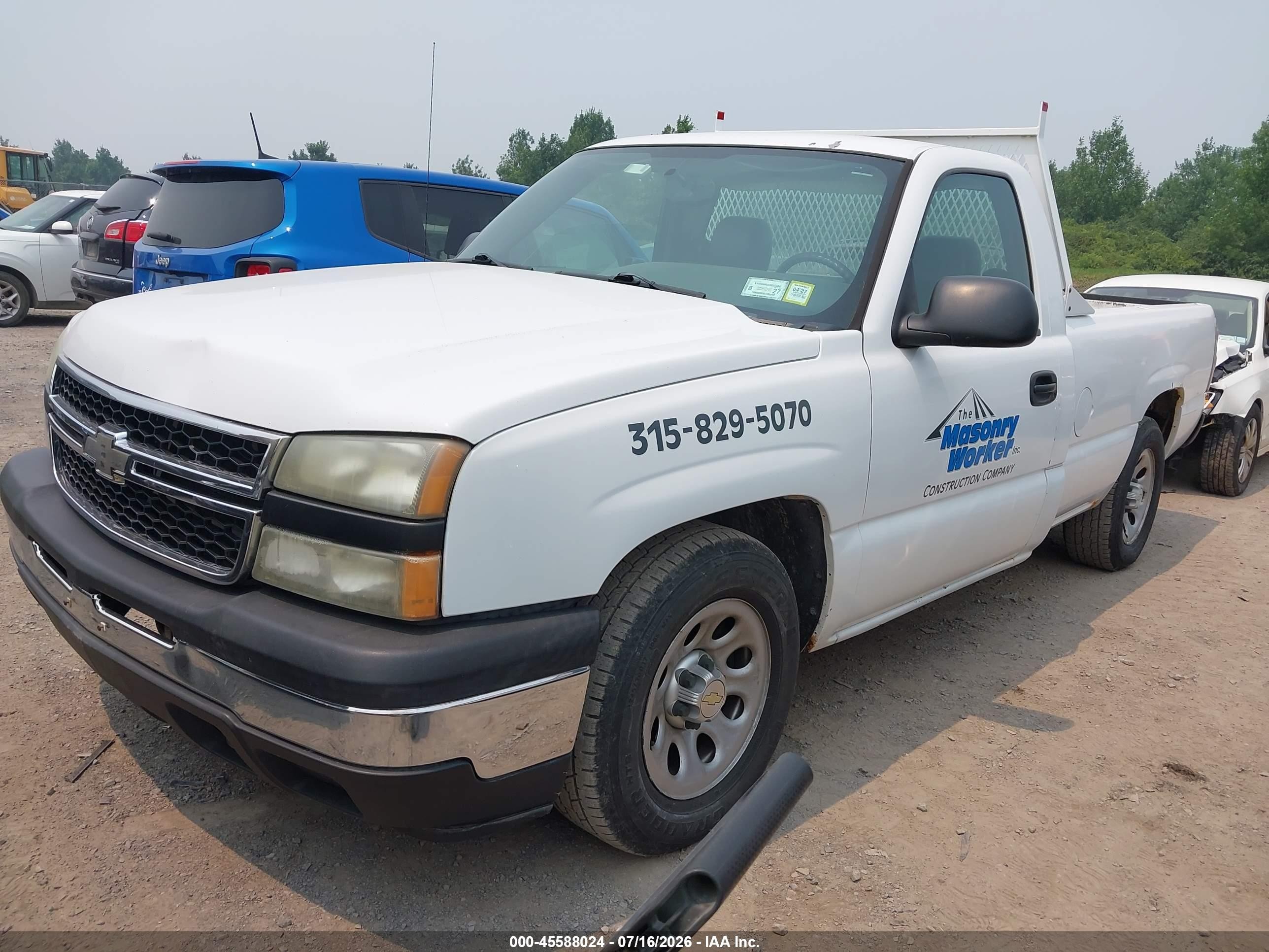 2007 Chevrolet Silverado 1500 Classic Work Truck White vin: 3GCEC14X37G251174