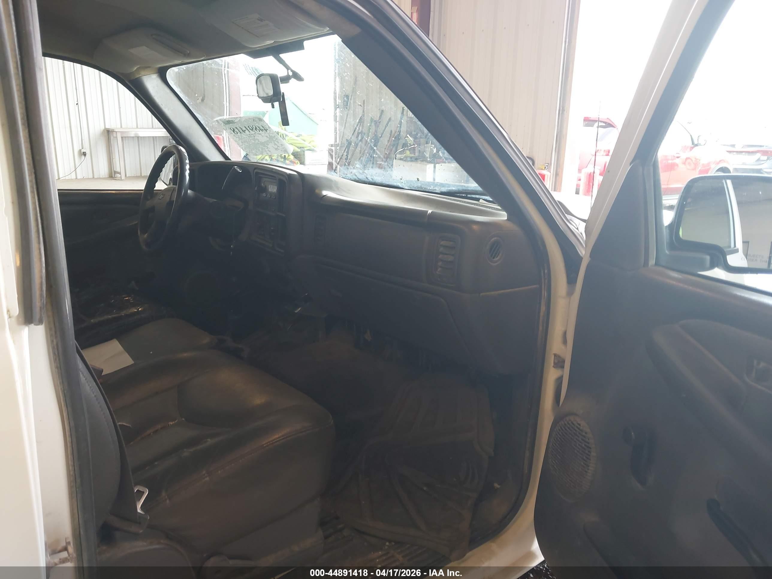 2006 Chevrolet Silverado 1500 Work Truck White vin: 3GCEC14X46G155567