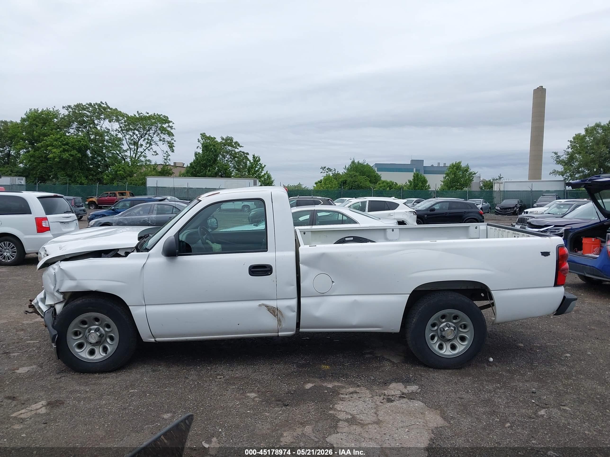 2007 Chevrolet Silverado 1500 Classic Work Truck White vin: 3GCEC14X47G203280
