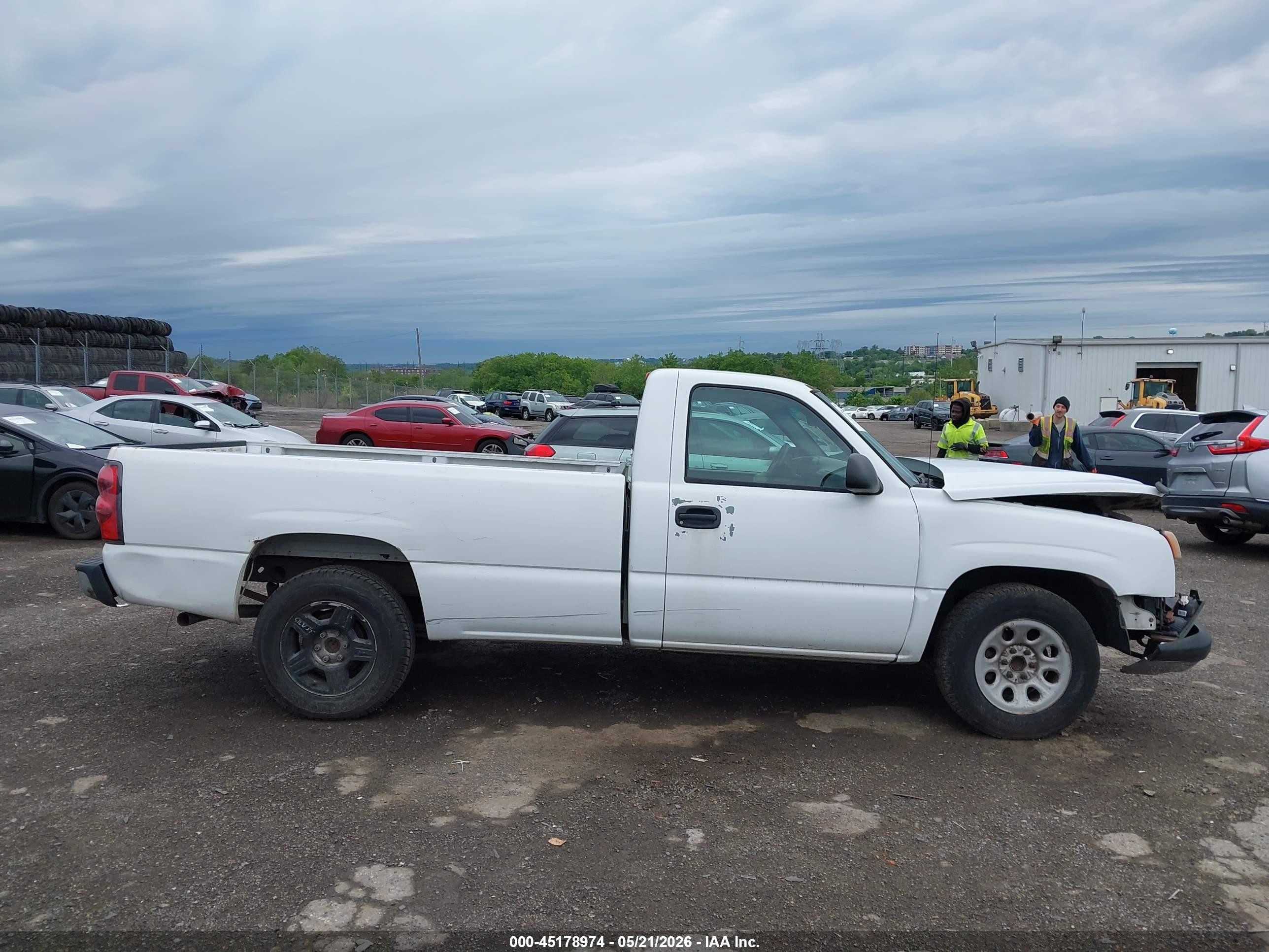 2007 Chevrolet Silverado 1500 Classic Work Truck White vin: 3GCEC14X47G203280