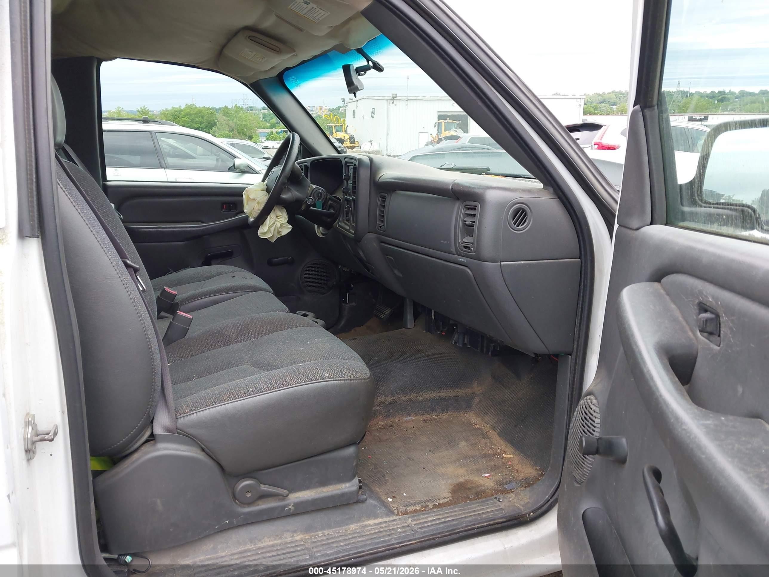2007 Chevrolet Silverado 1500 Classic Work Truck White vin: 3GCEC14X47G203280