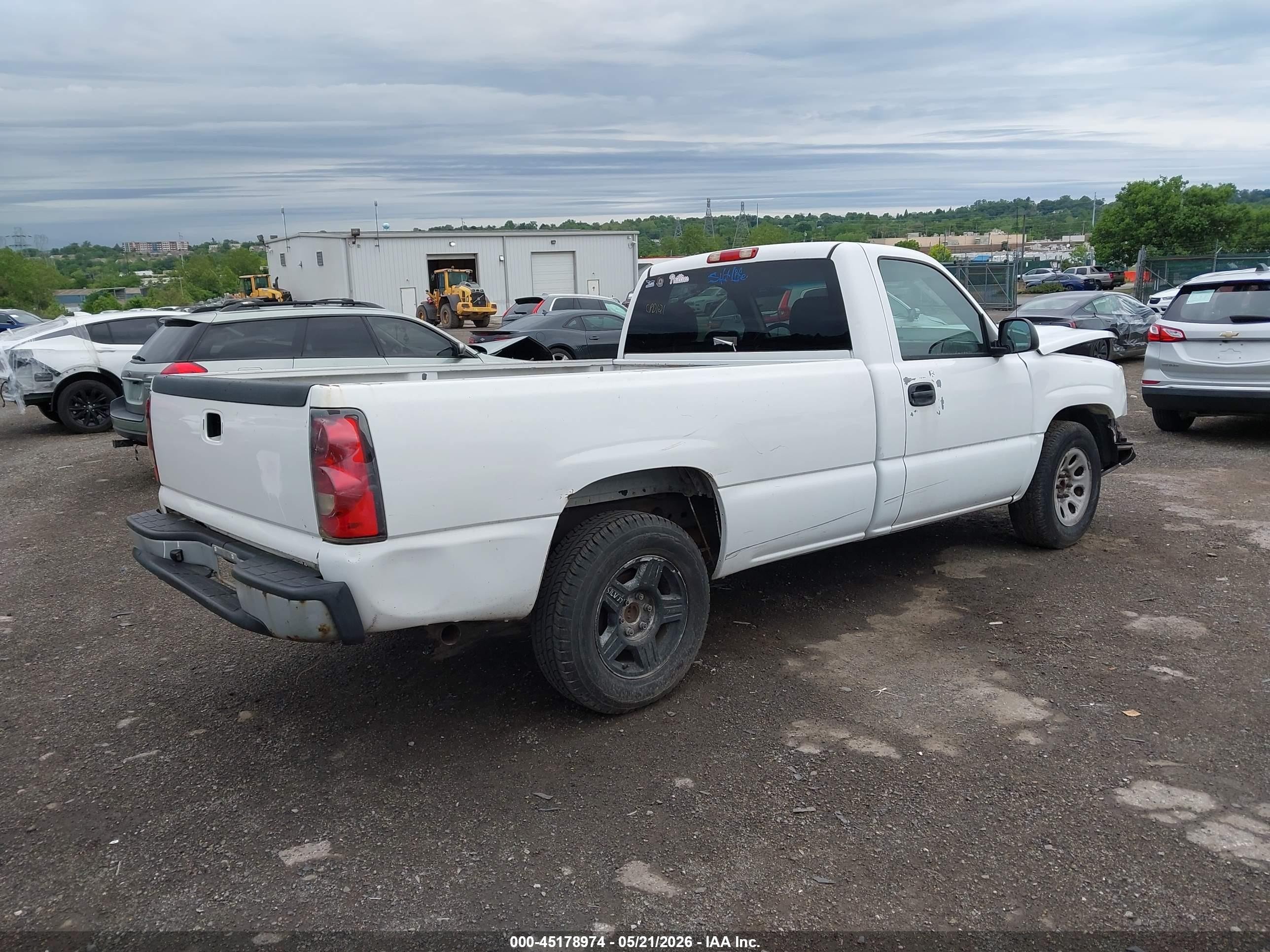 2007 Chevrolet Silverado 1500 Classic Work Truck White vin: 3GCEC14X47G203280