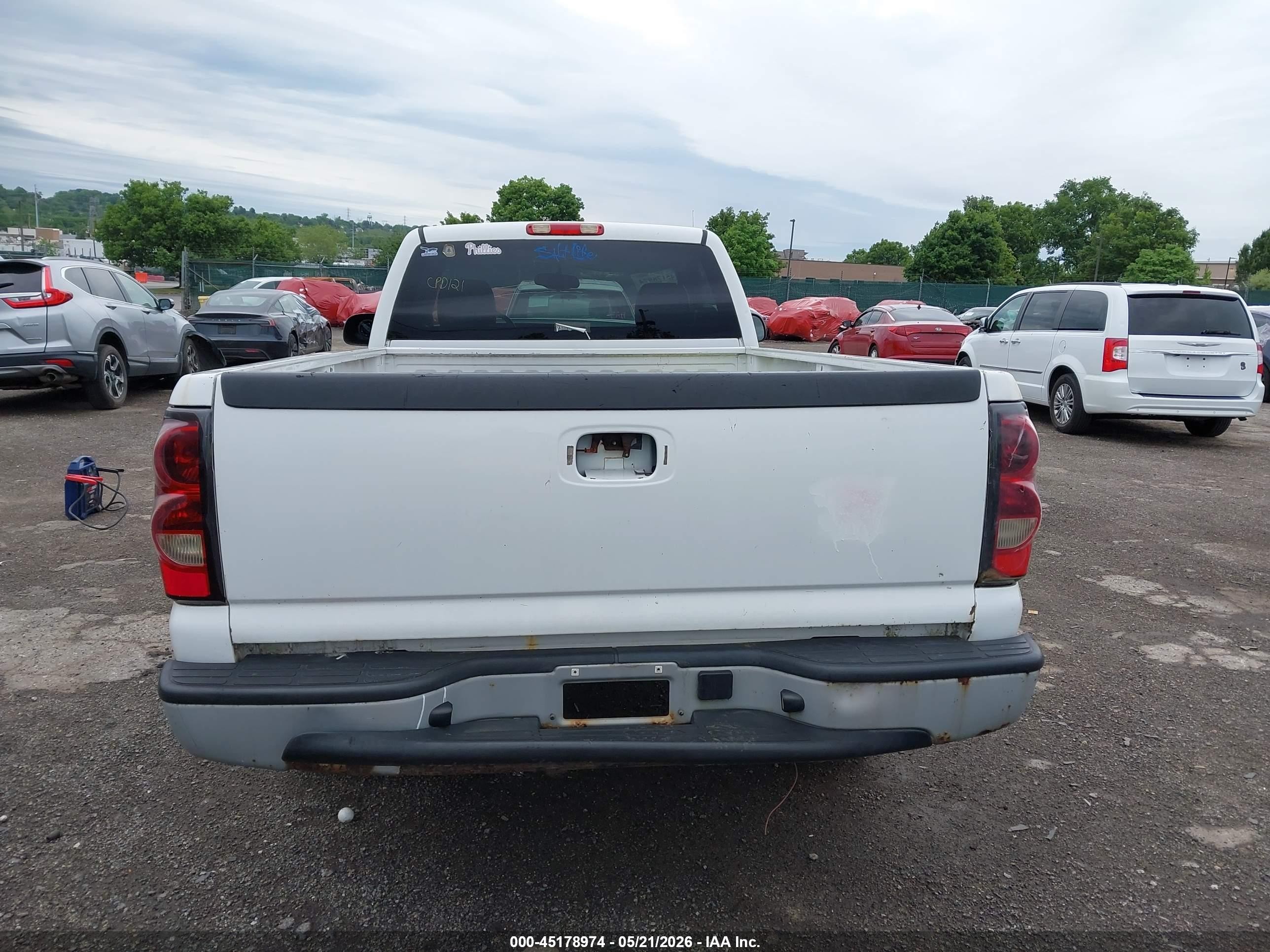 2007 Chevrolet Silverado 1500 Classic Work Truck White vin: 3GCEC14X47G203280