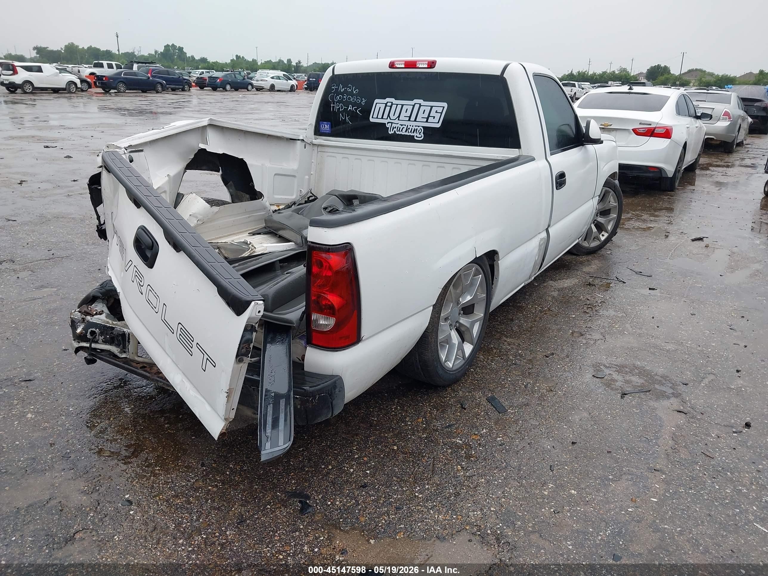 2006 Chevrolet Silverado 1500 Work Truck White vin: 3GCEC14X56G221222