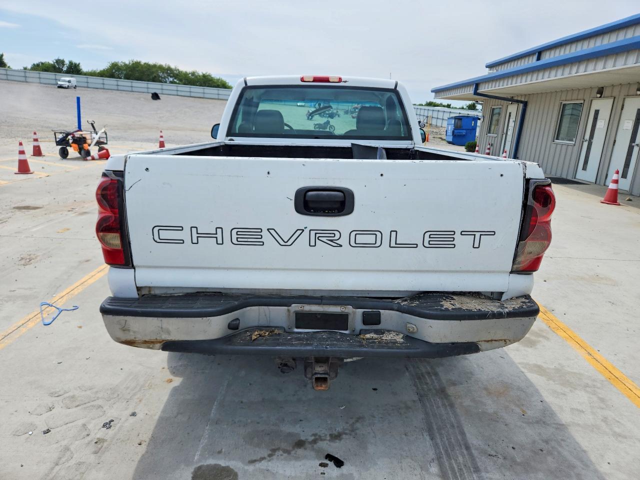 2007 Chevrolet Silverado C1500 Classic White vin: 3GCEC14X57G179040