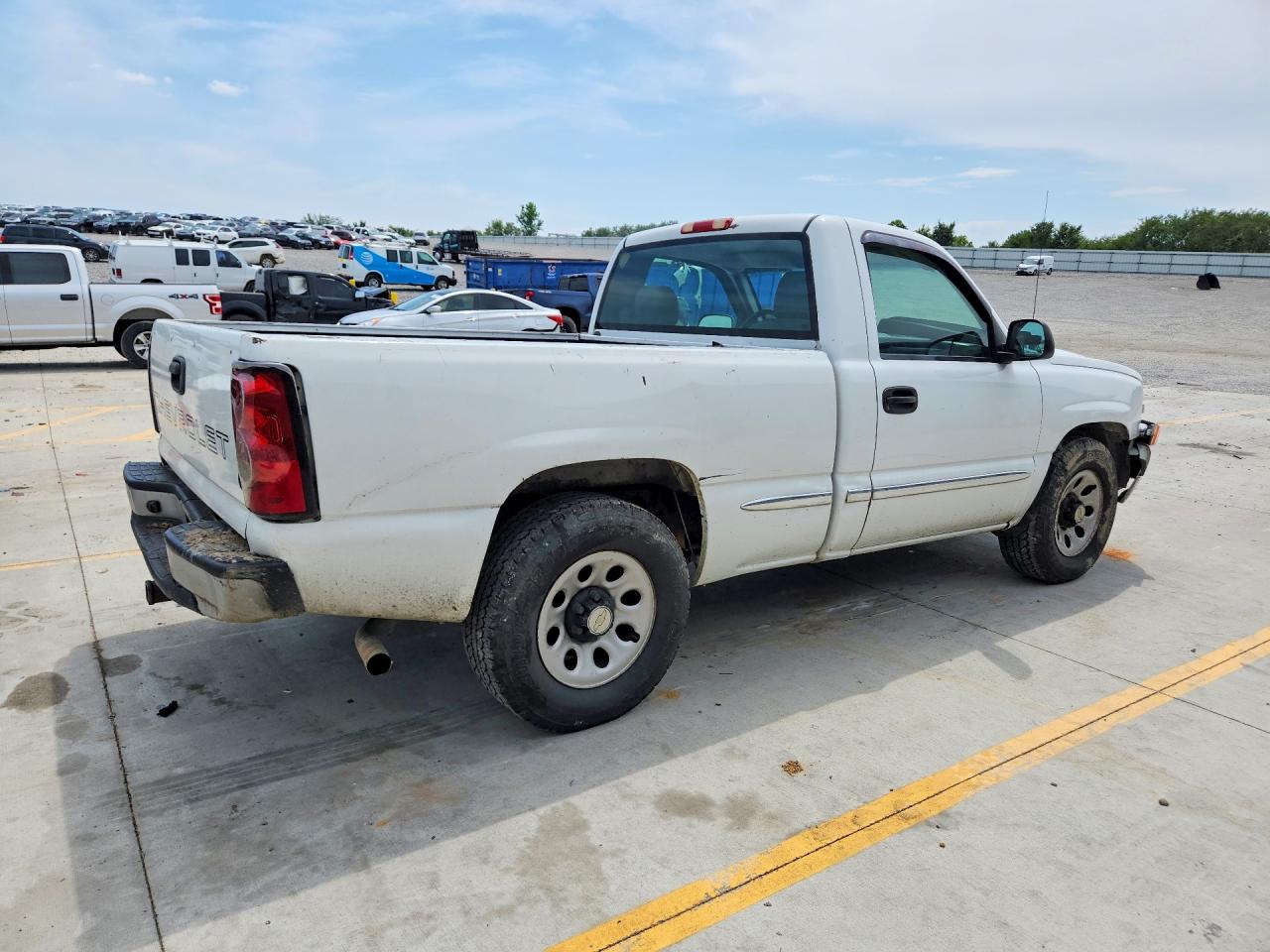 2007 Chevrolet Silverado C1500 Classic White vin: 3GCEC14X57G179040