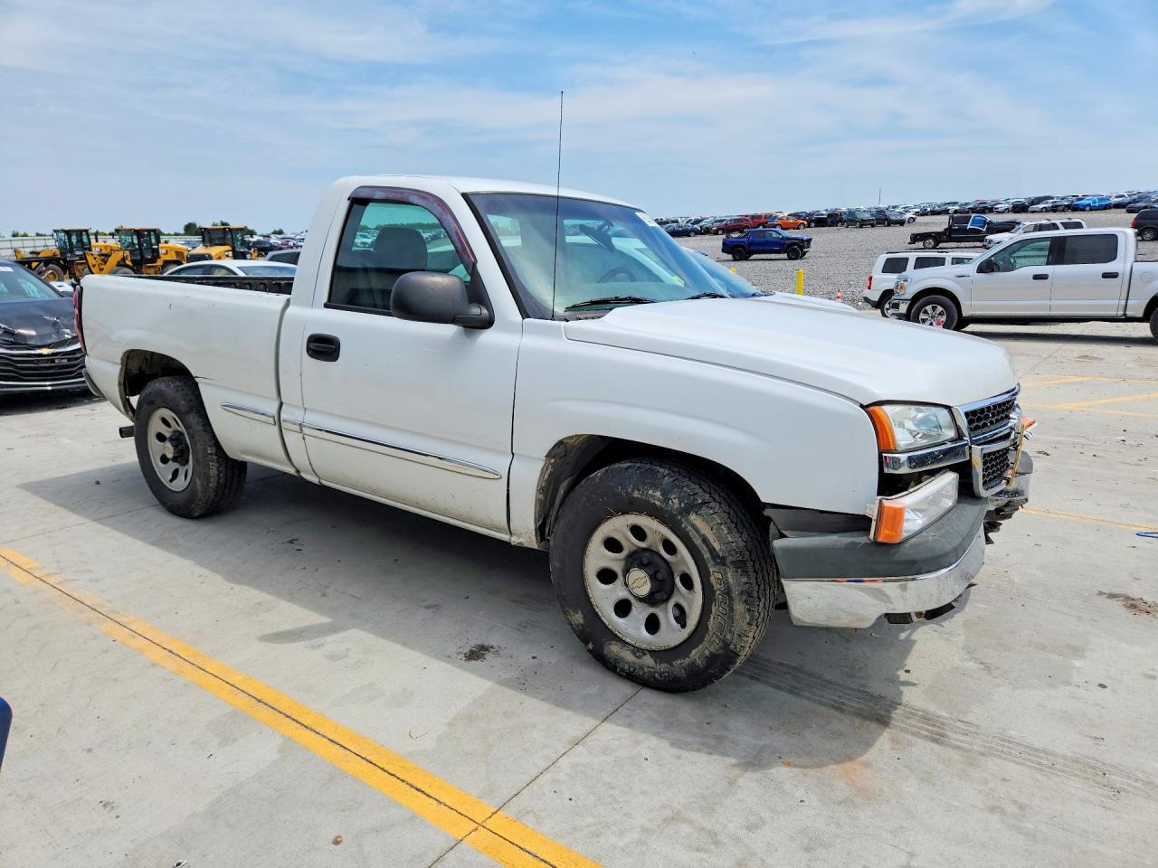 2007 Chevrolet Silverado C1500 Classic White vin: 3GCEC14X57G179040