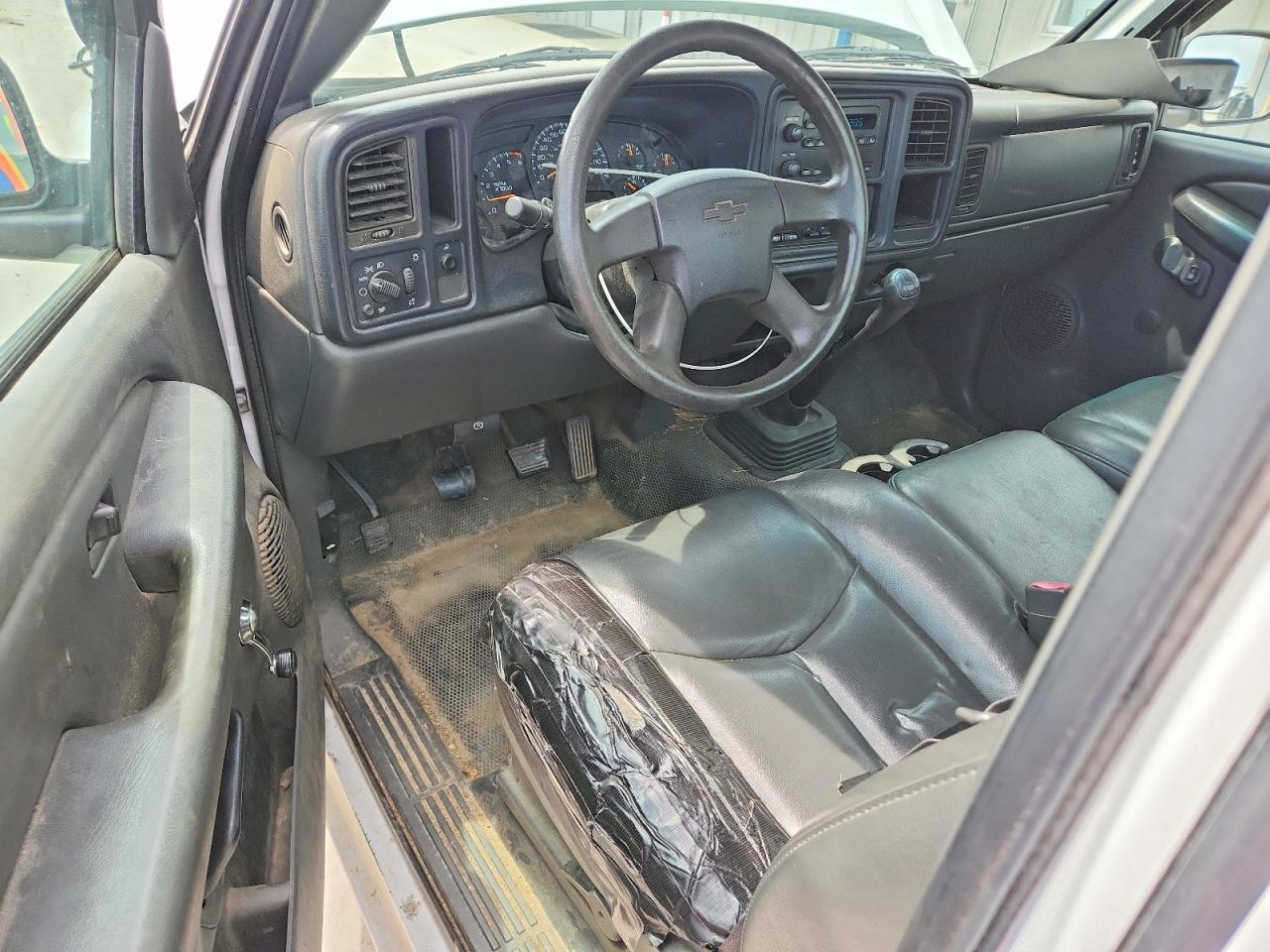 2007 Chevrolet Silverado C1500 Classic White vin: 3GCEC14X57G179040