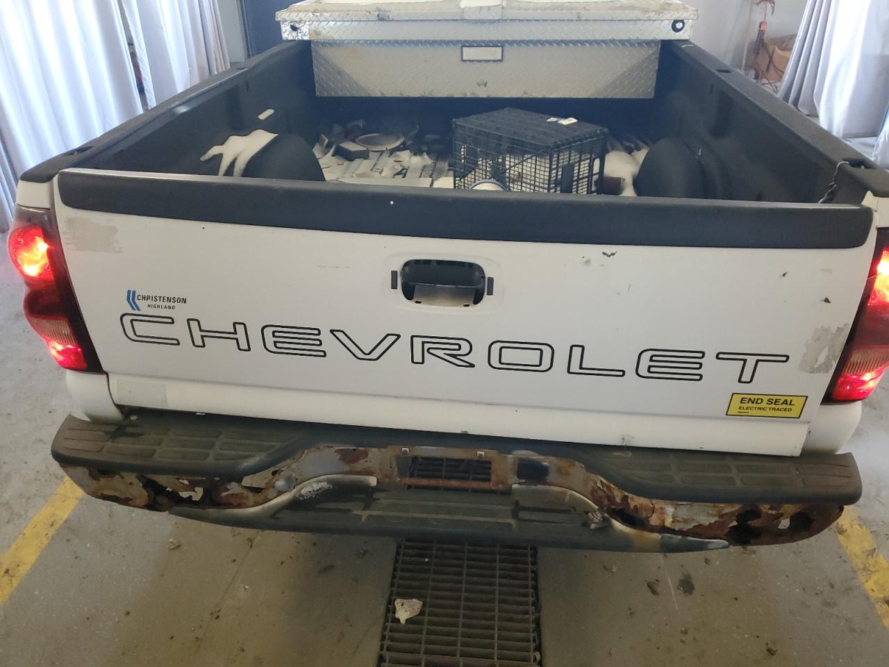 2006 Chevrolet Silverado C1500 White vin: 3GCEC14X76G164991 Damage: Tailgate, Misaligned, Repair Required