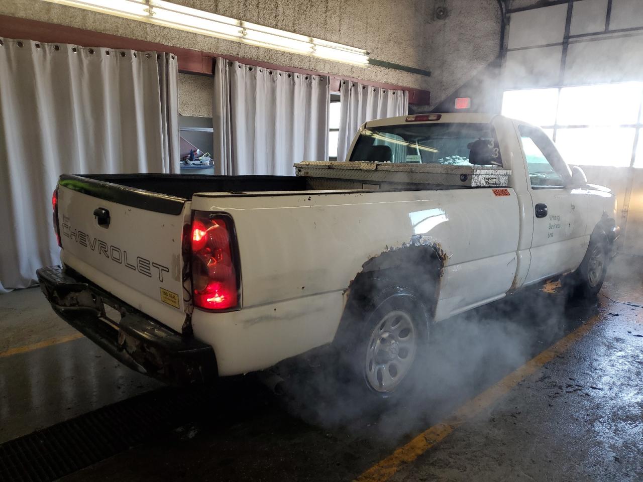 2006 Chevrolet Silverado C1500 White vin: 3GCEC14X76G164991 Damage: Right Cab Side, Rust, 7 To 8 Inches