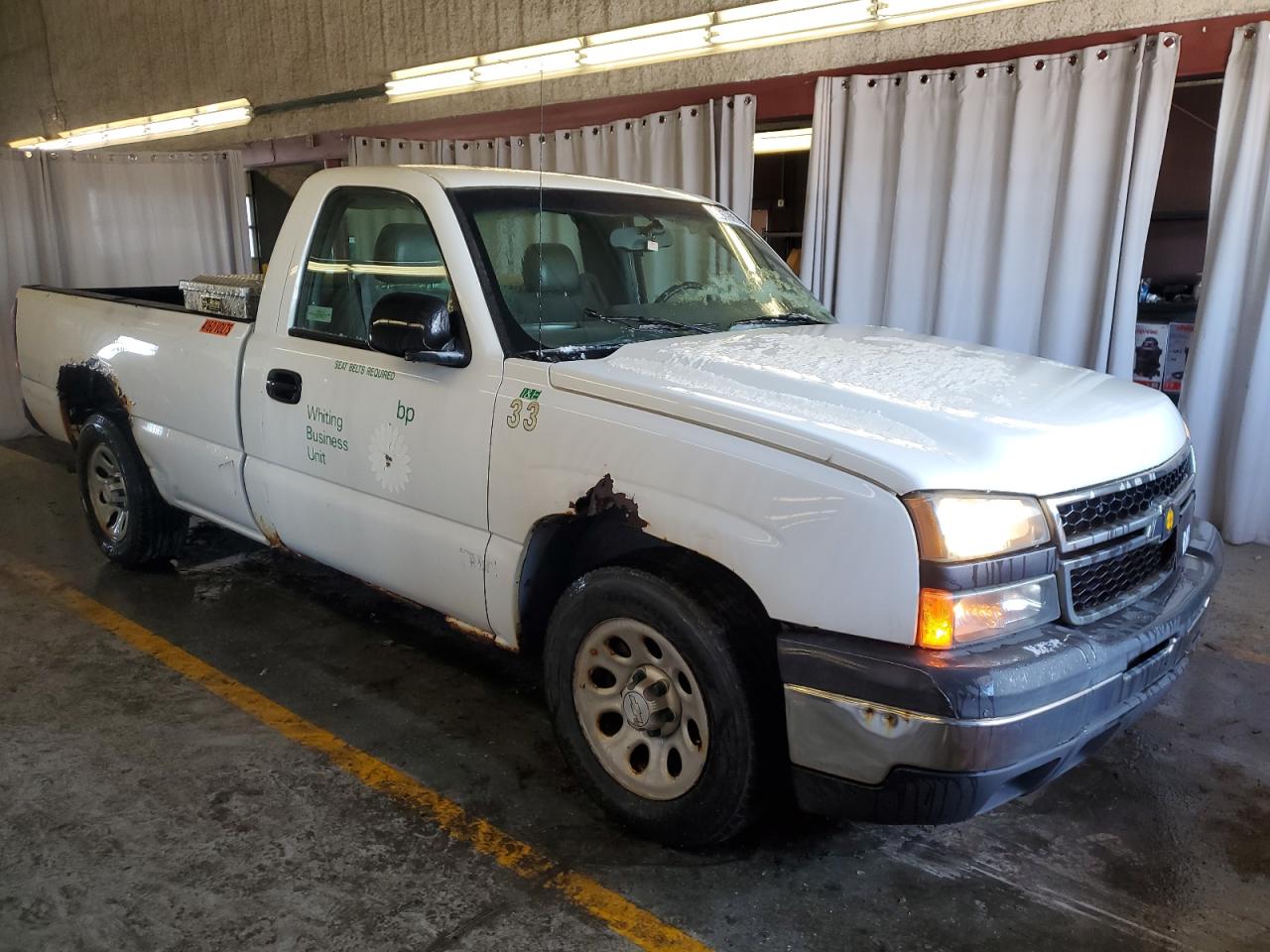 2006 Chevrolet Silverado C1500 White vin: 3GCEC14X76G164991 Damage: Right Rocker Panel, Rust, Severe Damage