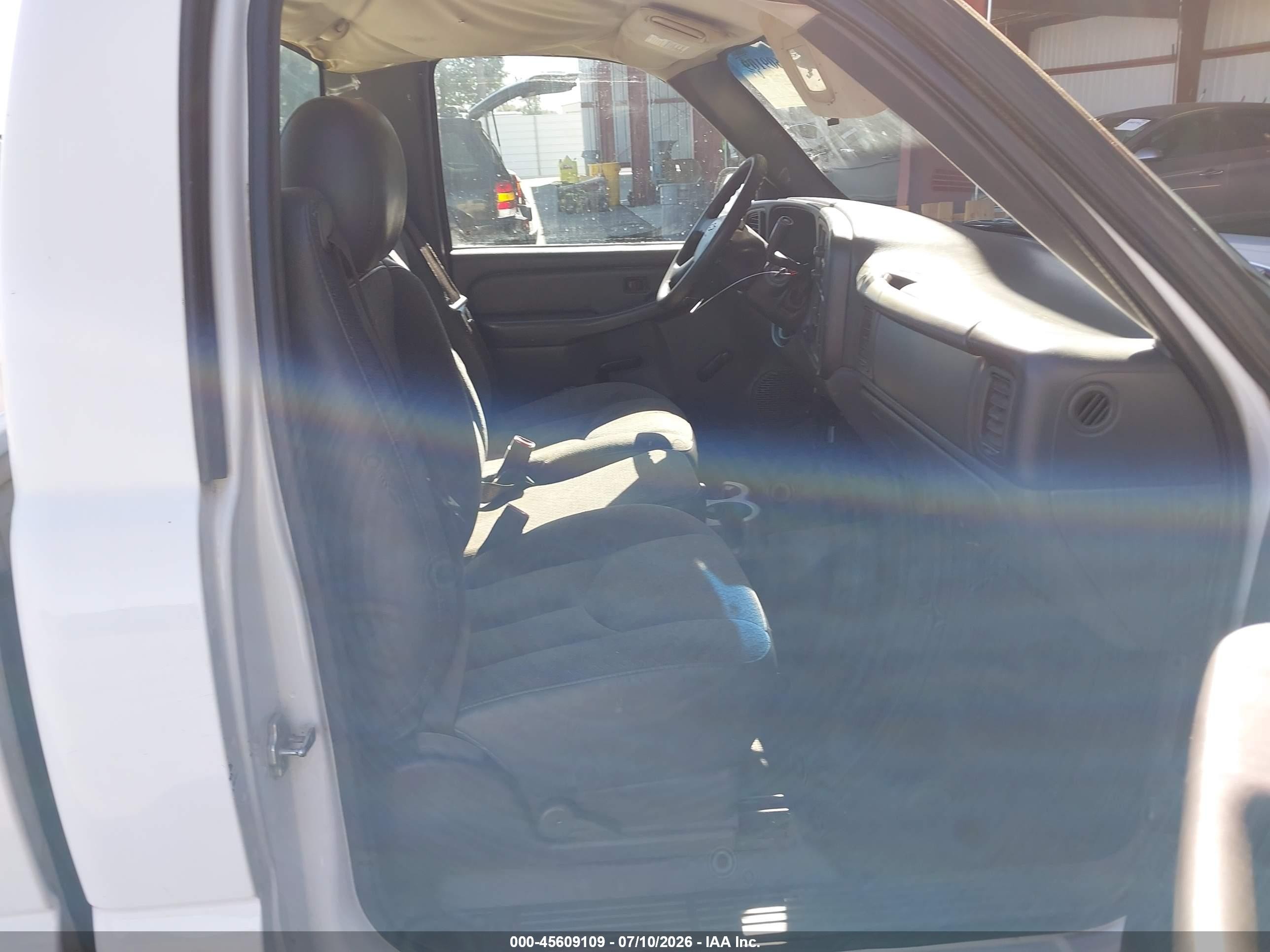 2007 Chevrolet Silverado 1500 Classic Work Truck White vin: 3GCEC14X77G256779
