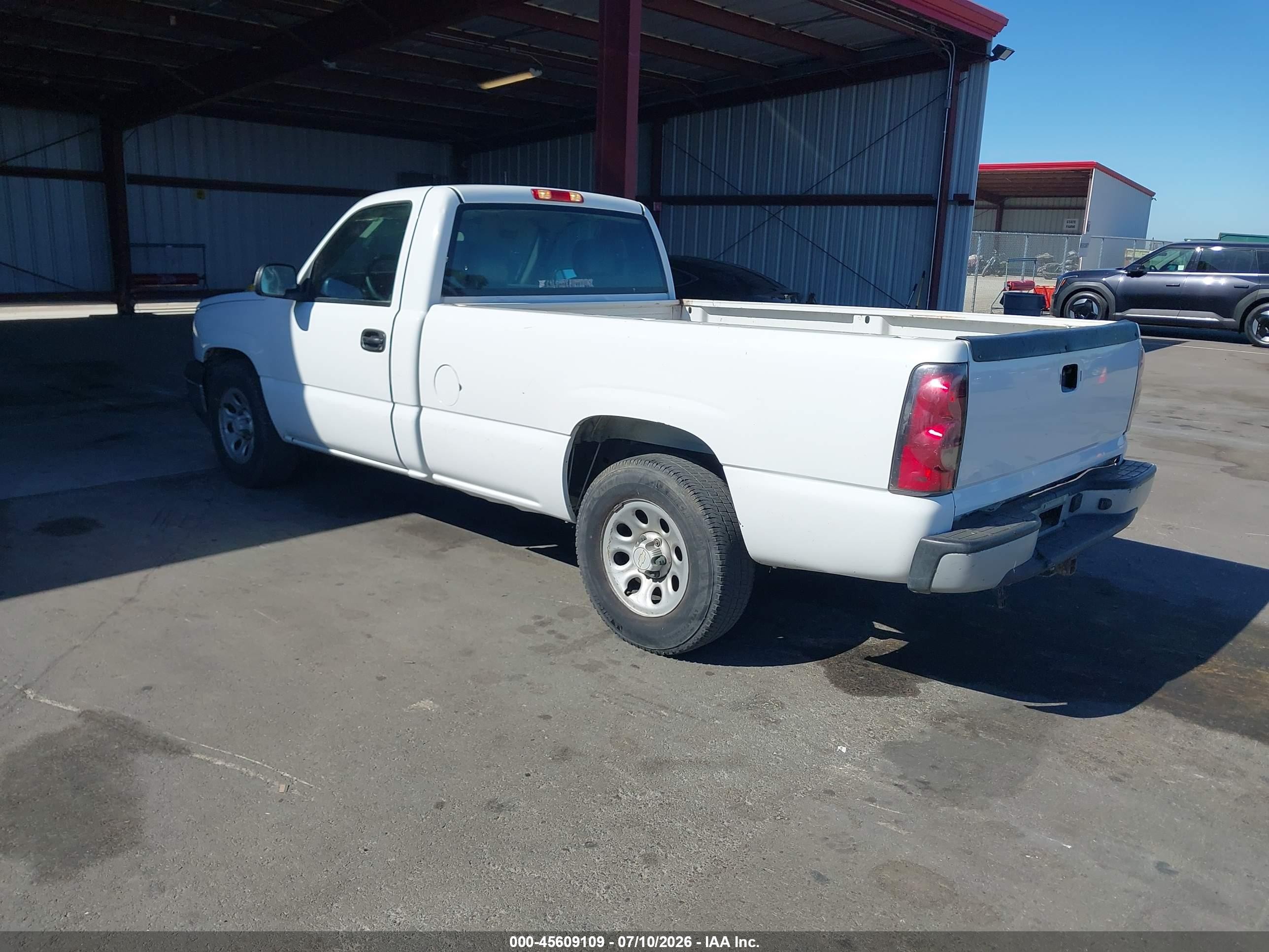 2007 Chevrolet Silverado 1500 Classic Work Truck White vin: 3GCEC14X77G256779