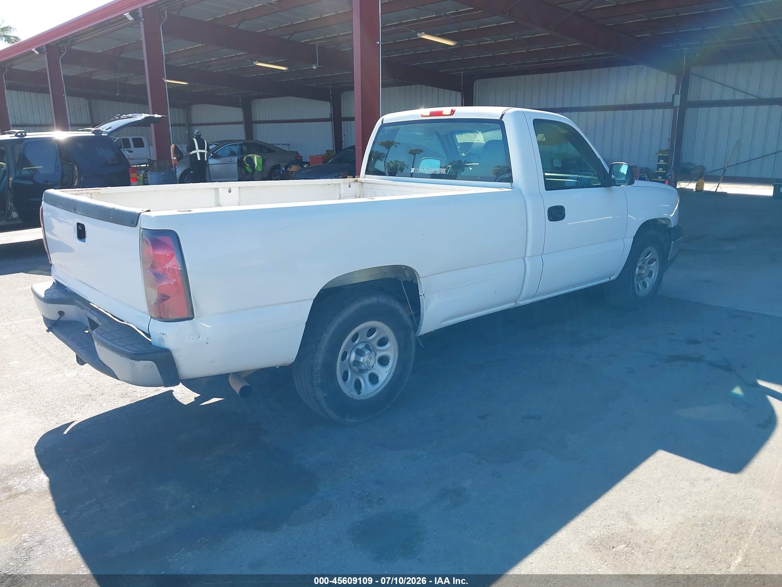 2007 Chevrolet Silverado 1500 Classic Work Truck White vin: 3GCEC14X77G256779