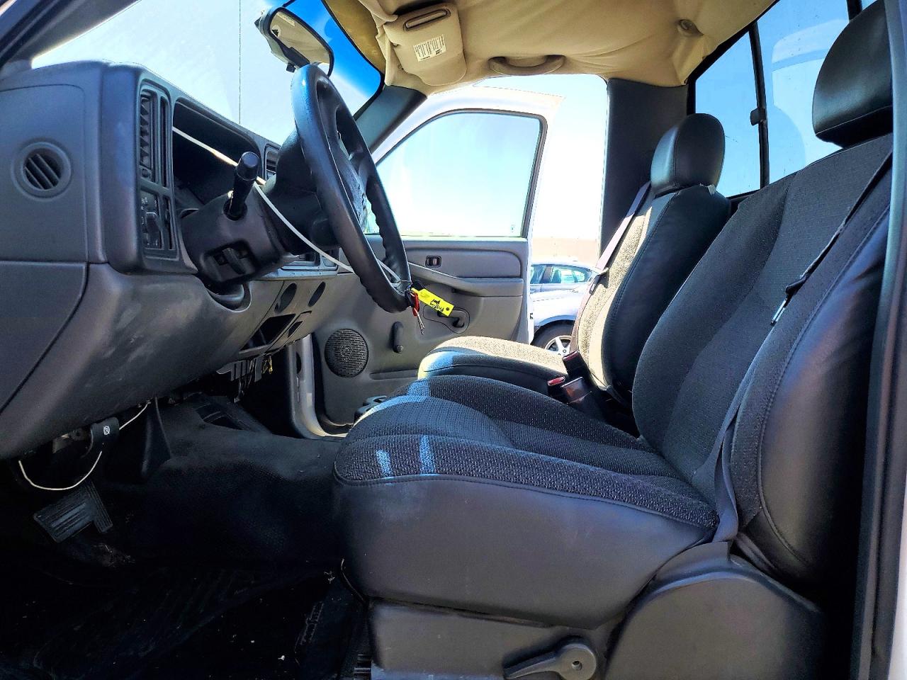 2006 Chevrolet Silverado C1500 White vin: 3GCEC14X86G207010