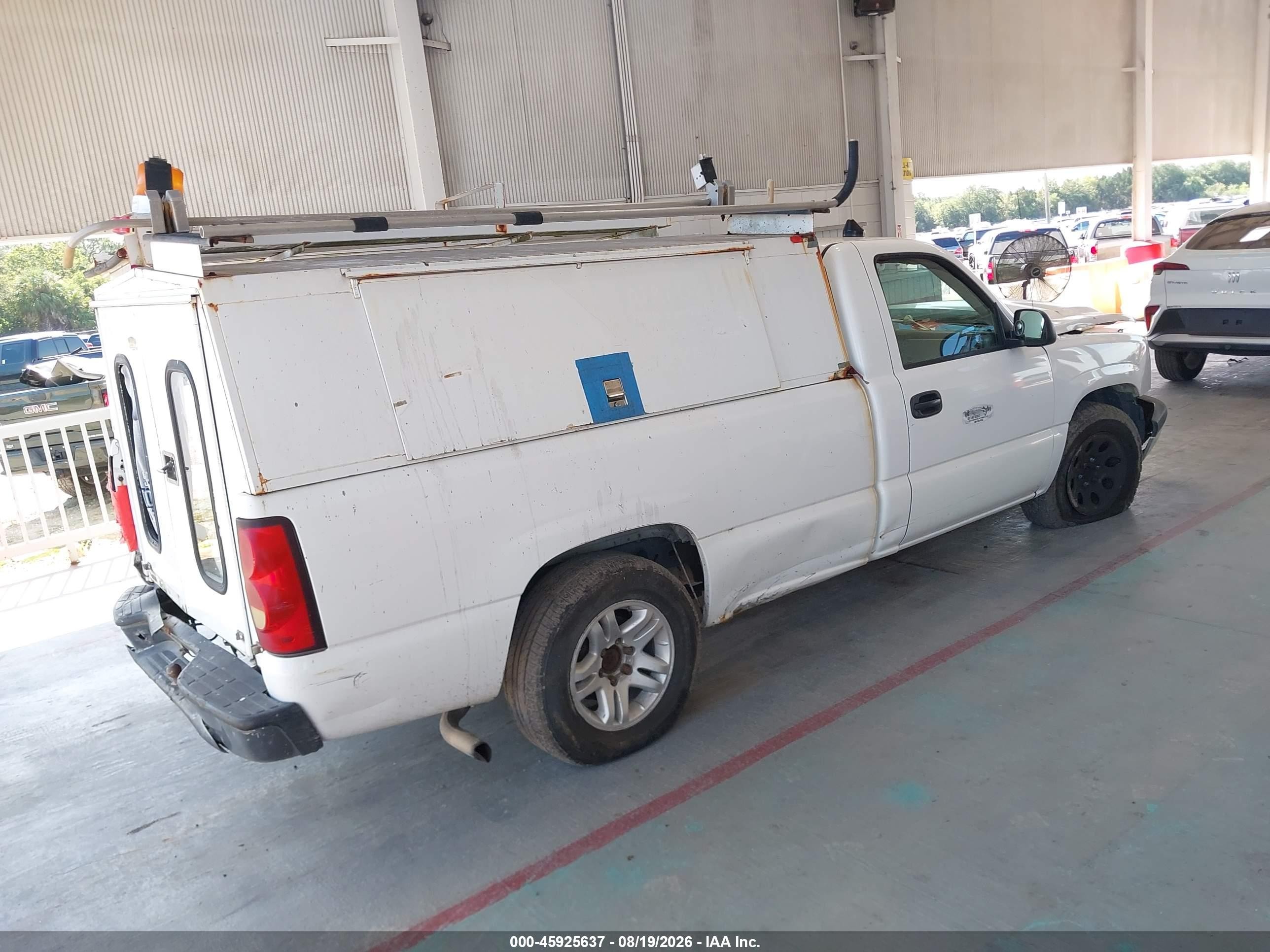 2006 Chevrolet Silverado 1500 Work Truck White vin: 3GCEC14X96G253302