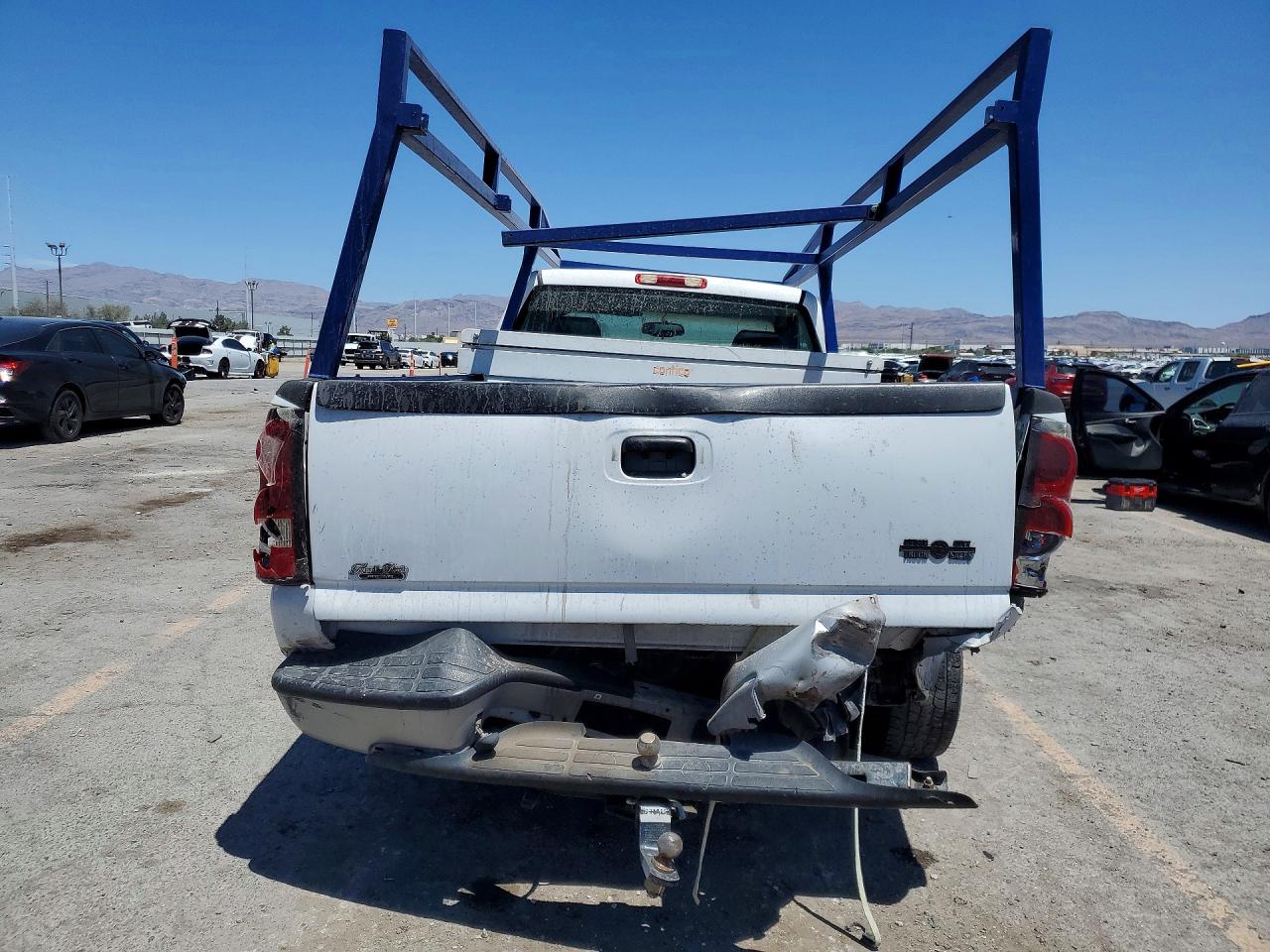2006 Chevrolet Silverado C1500 White vin: 3GCEC14XX6G188685