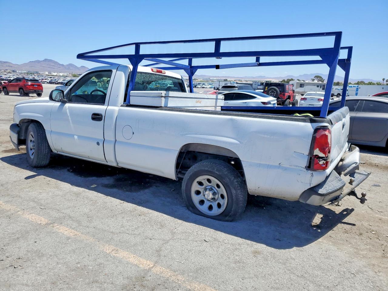 2006 Chevrolet Silverado C1500 White vin: 3GCEC14XX6G188685