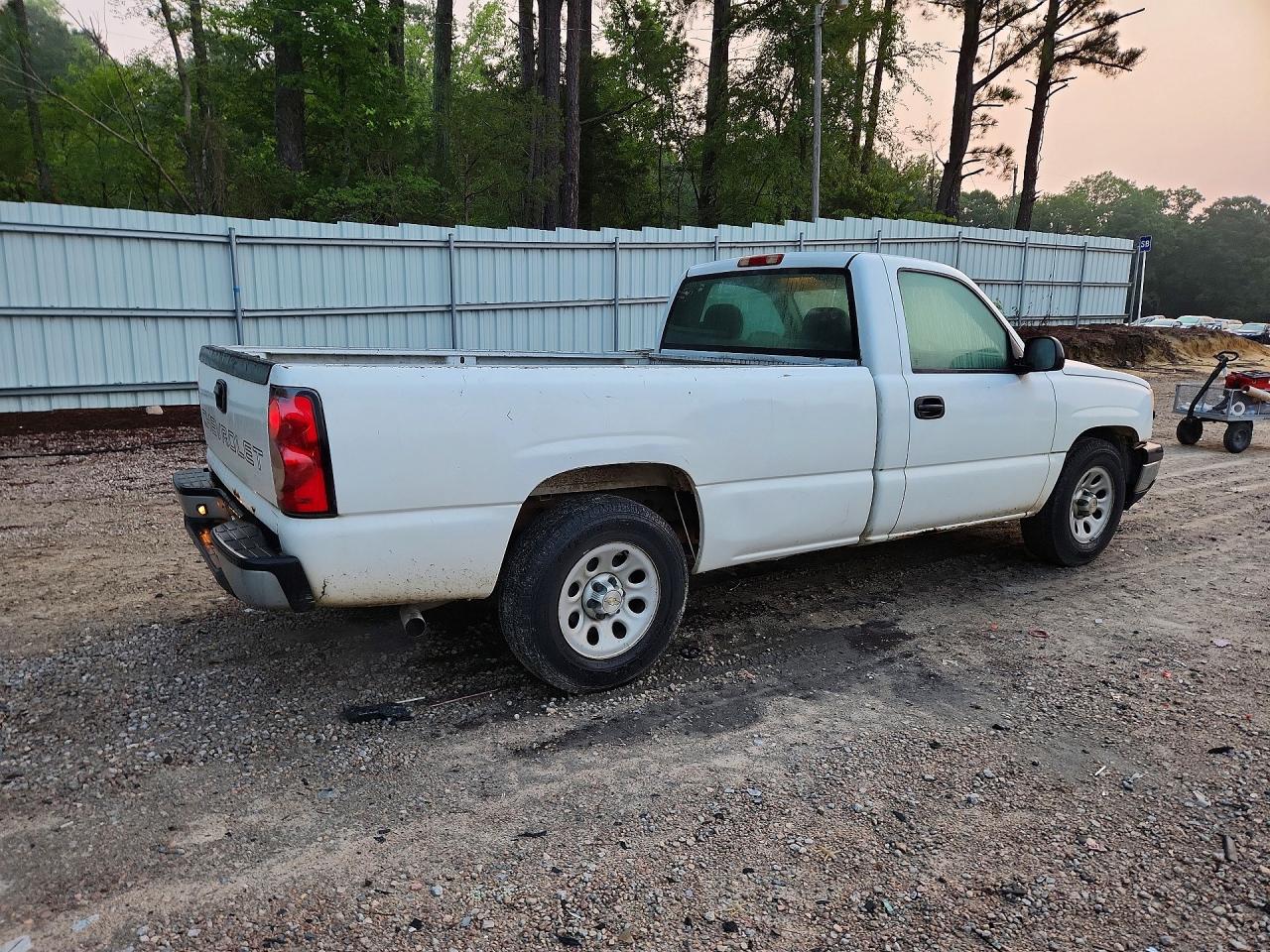 2007 Chevrolet Silverado C1500 Classic White vin: 3GCEC14XX7G146342