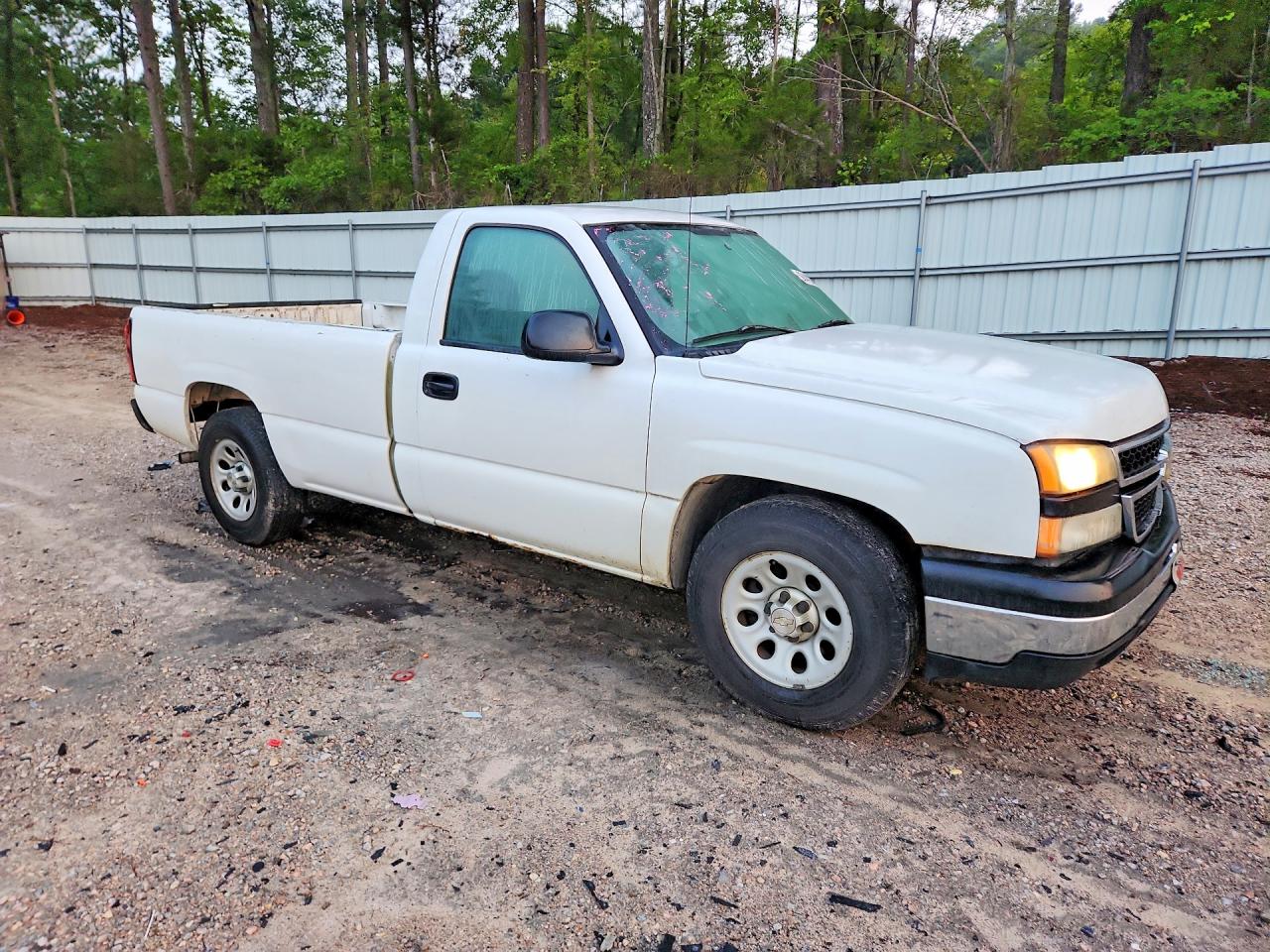 2007 Chevrolet Silverado C1500 Classic White vin: 3GCEC14XX7G146342