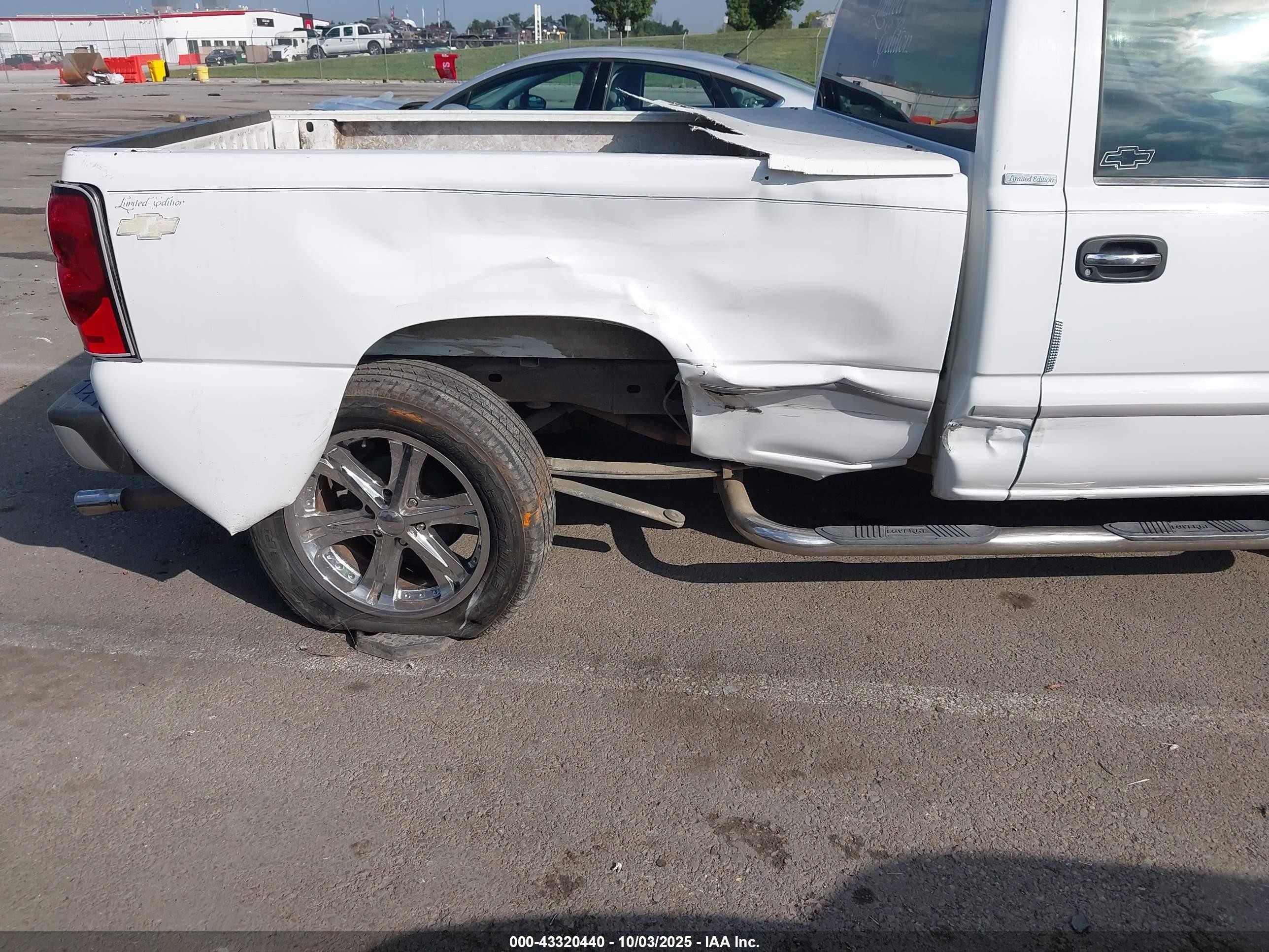 2007 Chevrolet Silverado 1500 Classic Work Truck Белый vin: 3GCEC14XX7G192320