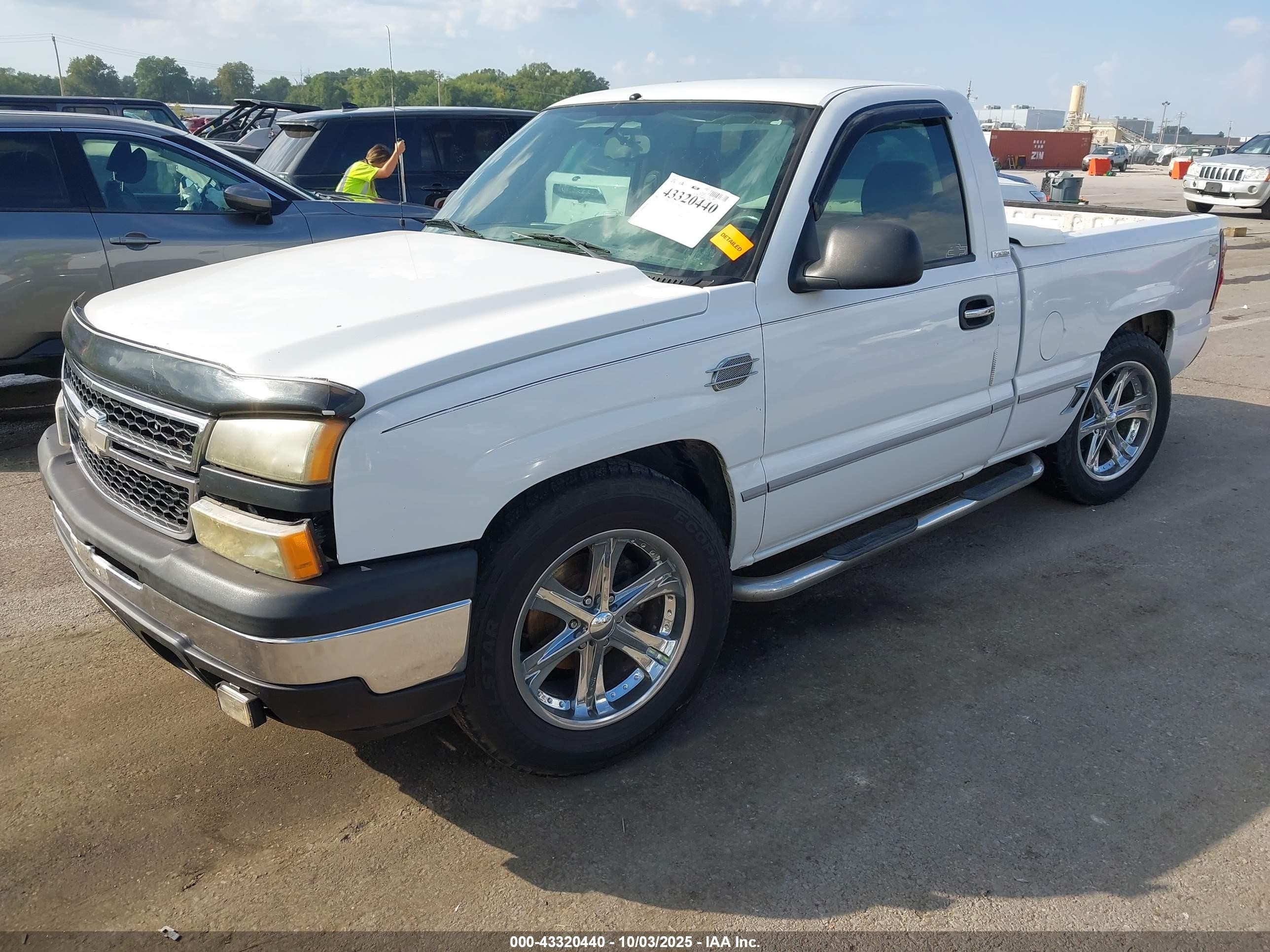 2007 Chevrolet Silverado 1500 Classic Work Truck Белый vin: 3GCEC14XX7G192320